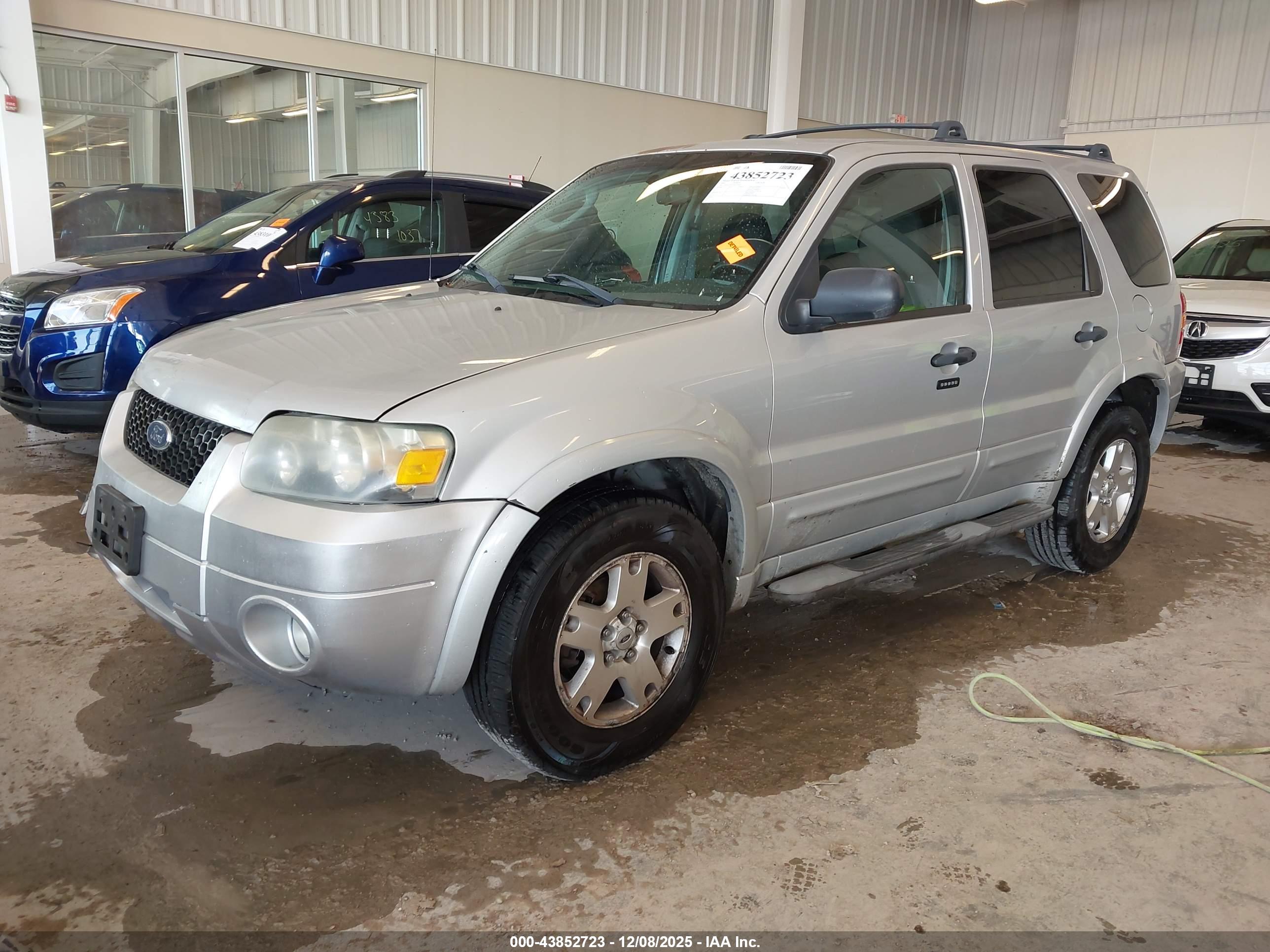 FORD ESCAPE image 2