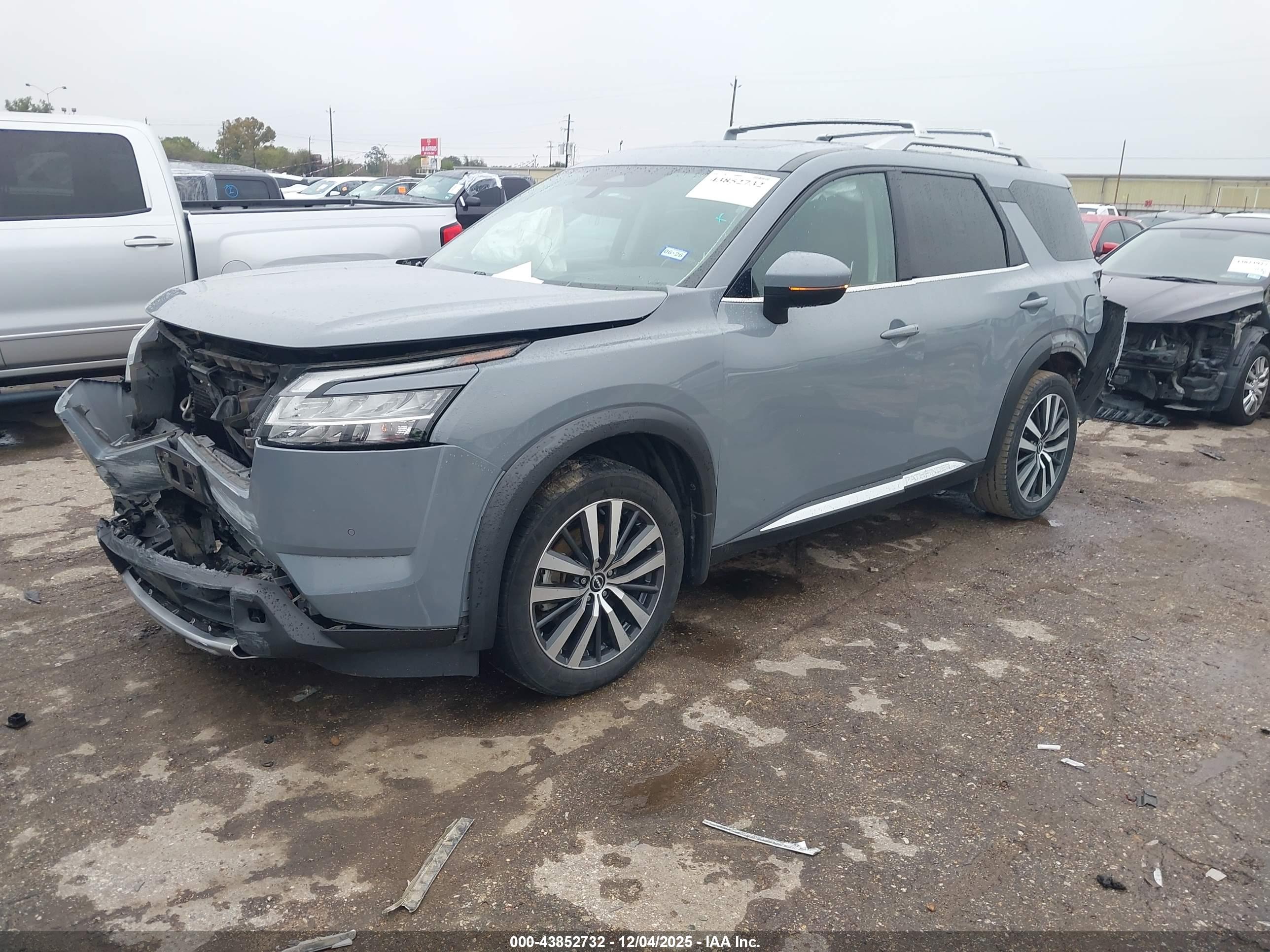 NISSAN PATHFINDER image 2