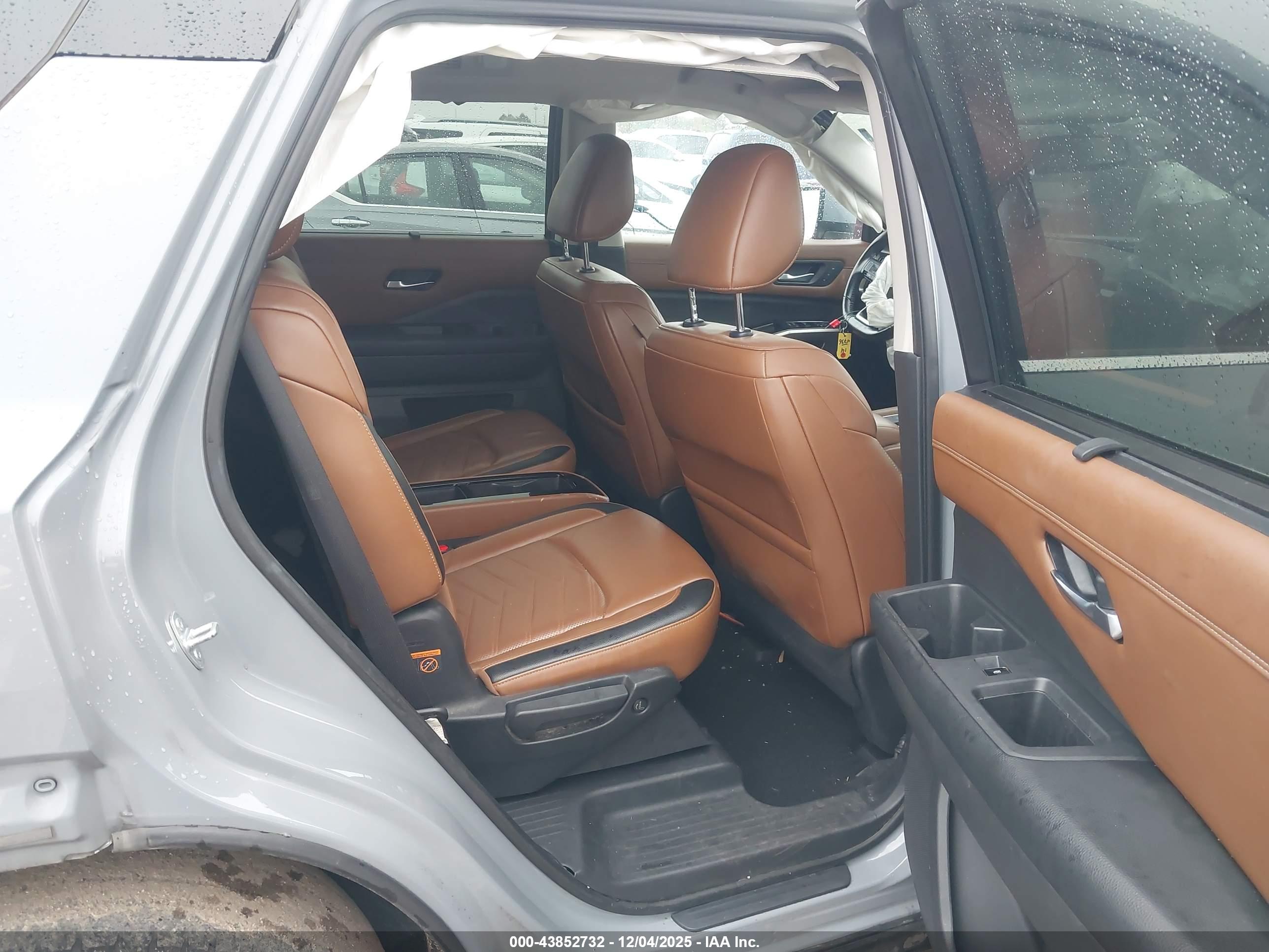 NISSAN PATHFINDER image 8