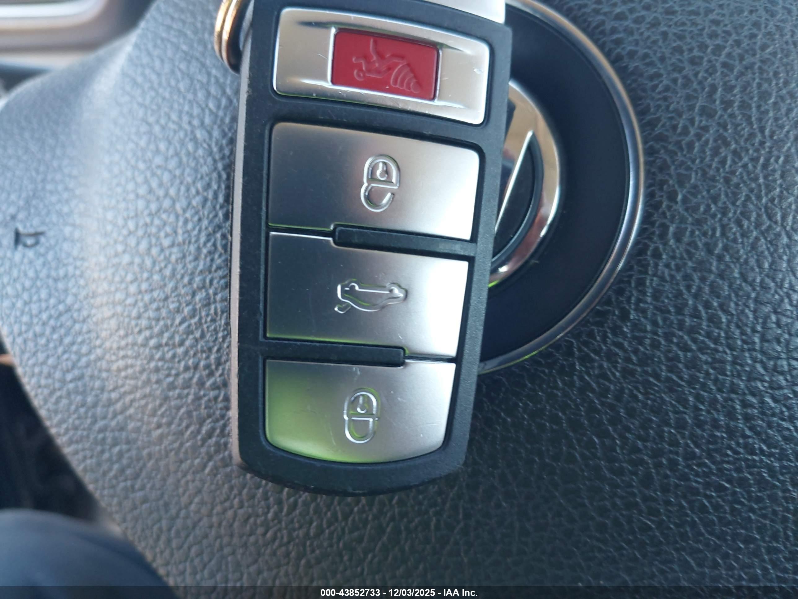 VOLKSWAGEN CC image 11