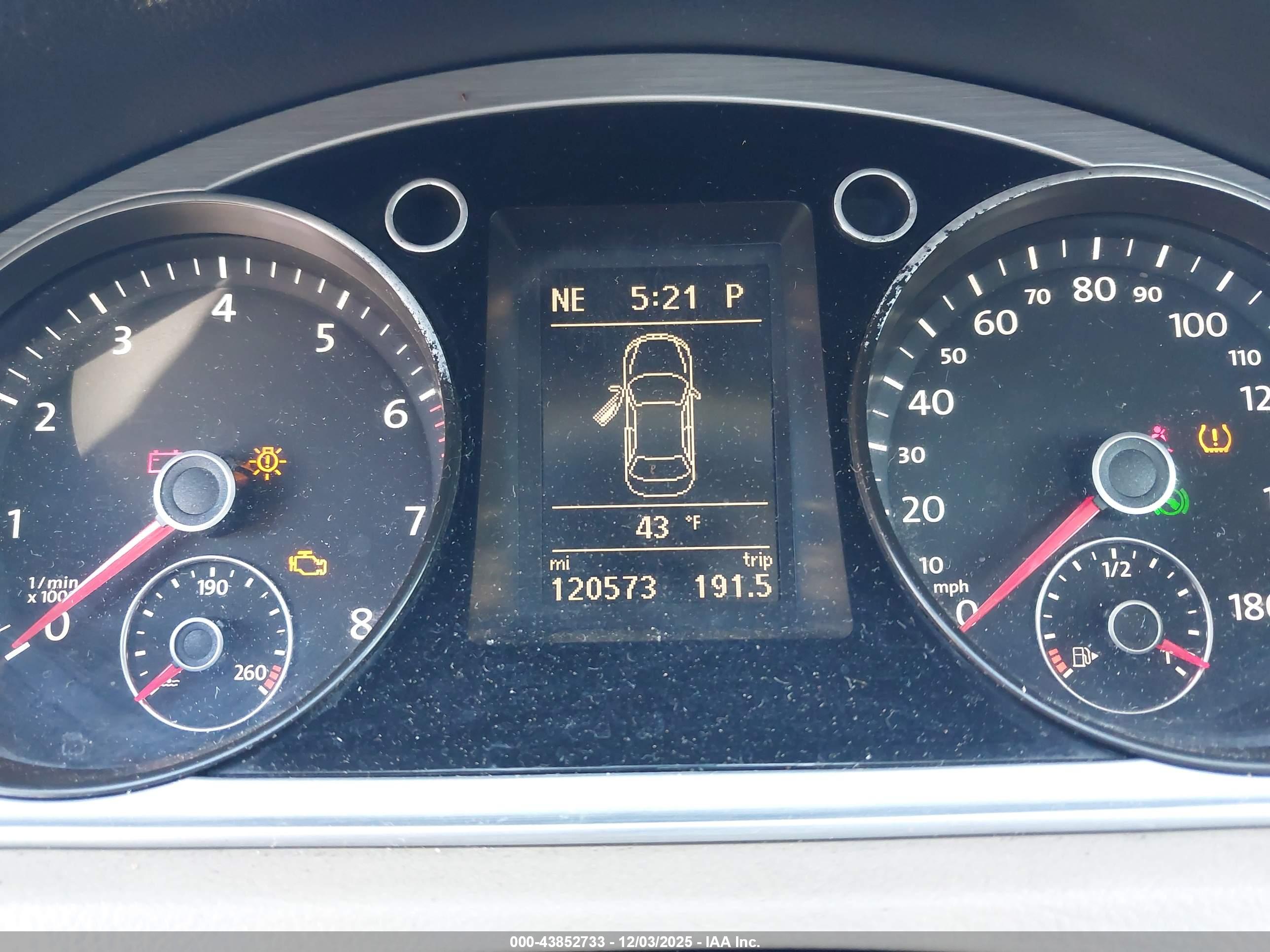 VOLKSWAGEN CC image 7