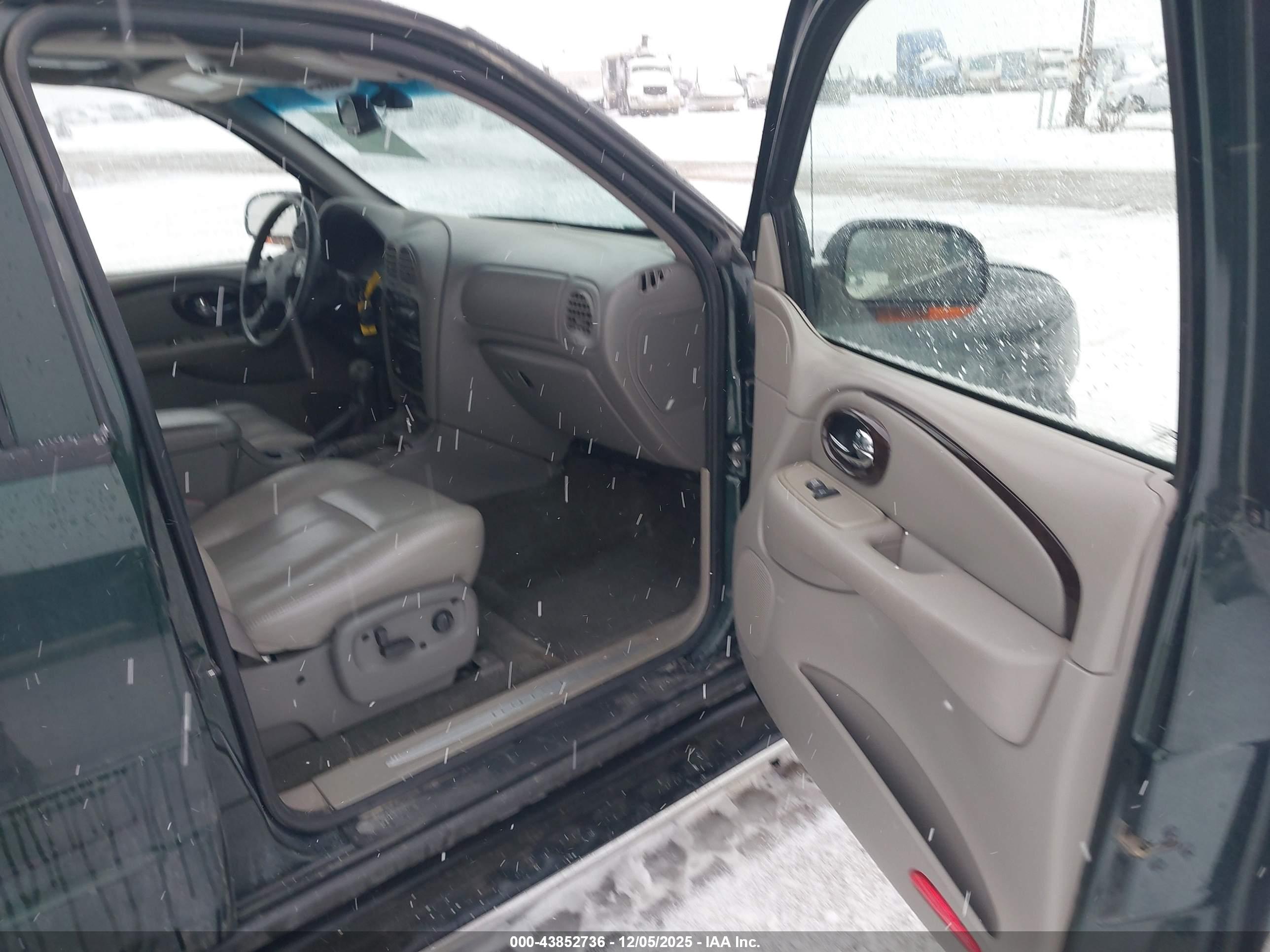 BUICK RAINIER image 5