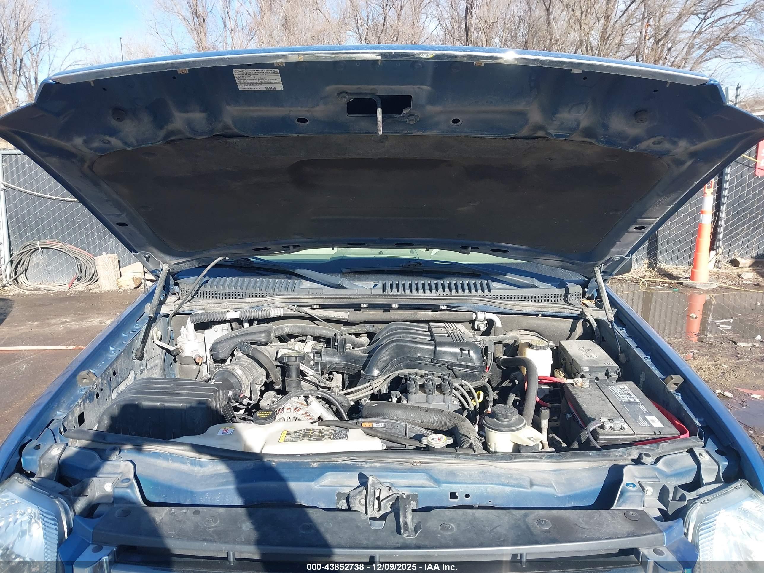 FORD EXPLORER image 10