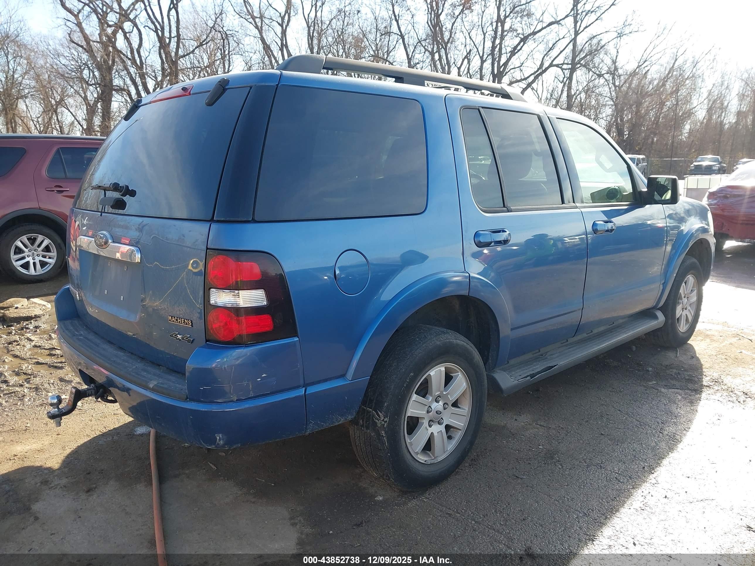 FORD EXPLORER image 4