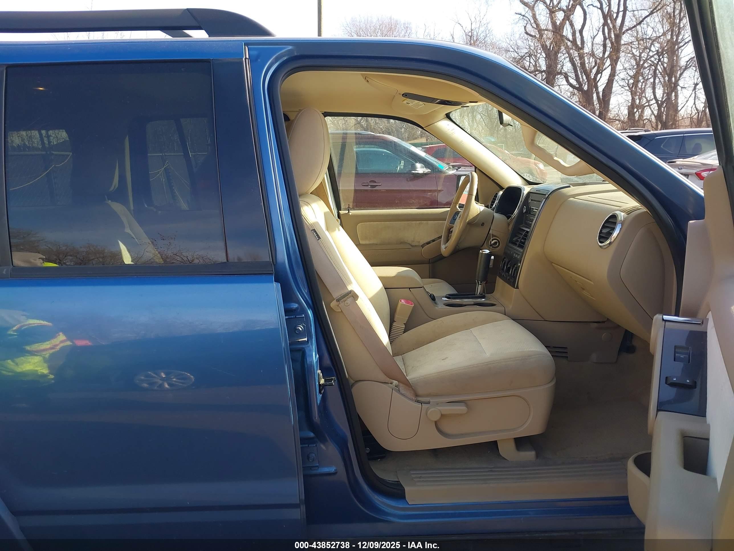 FORD EXPLORER image 5