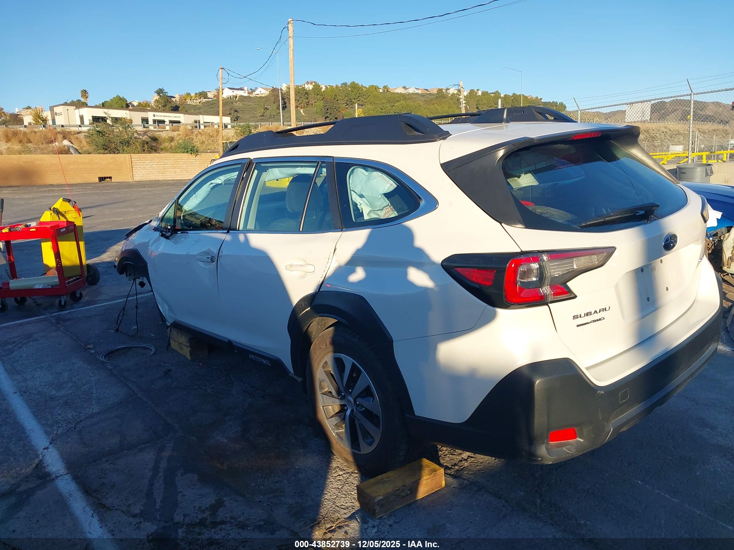 SUBARU OUTBACK image 3