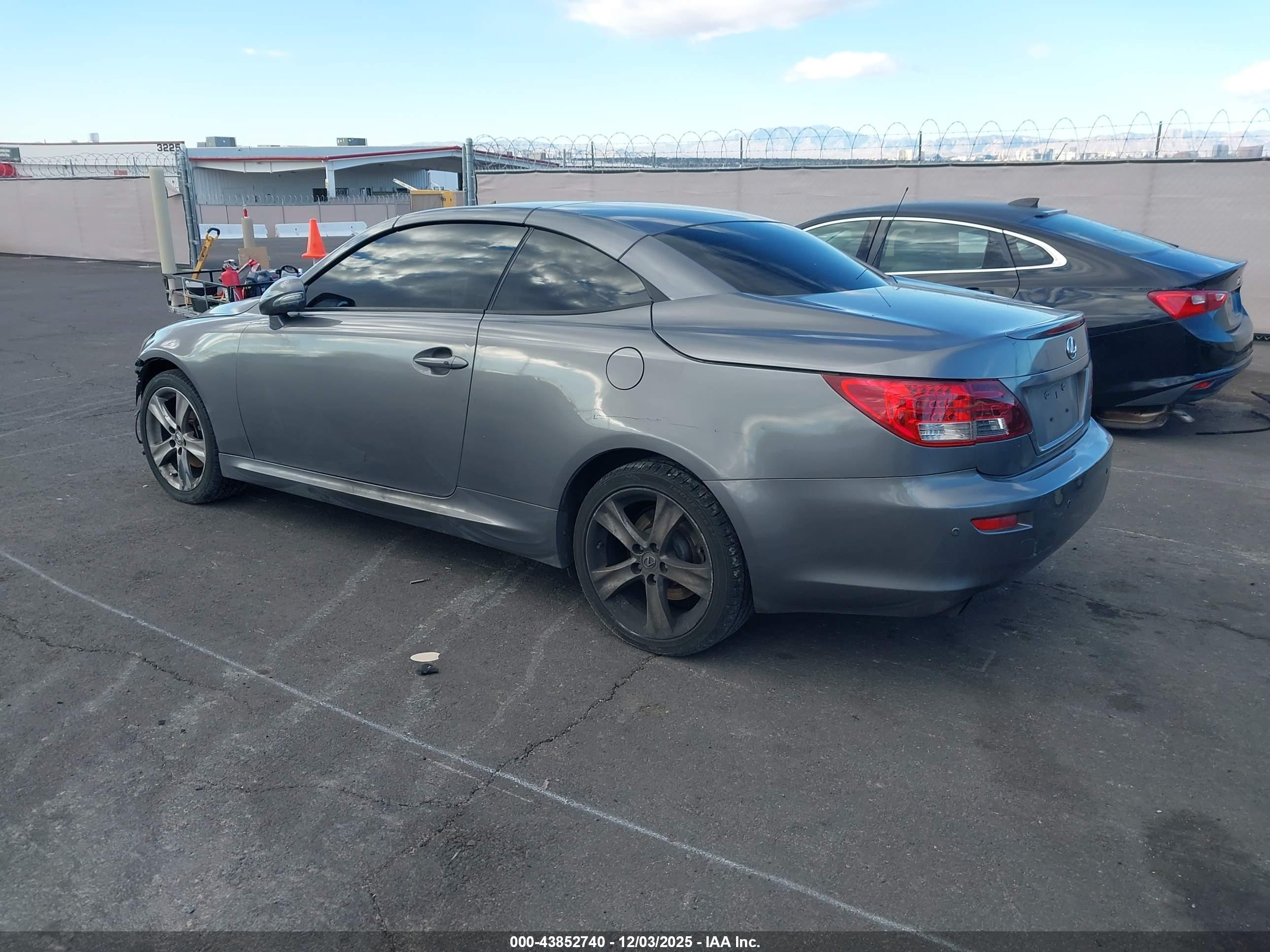 LEXUS IS image 3