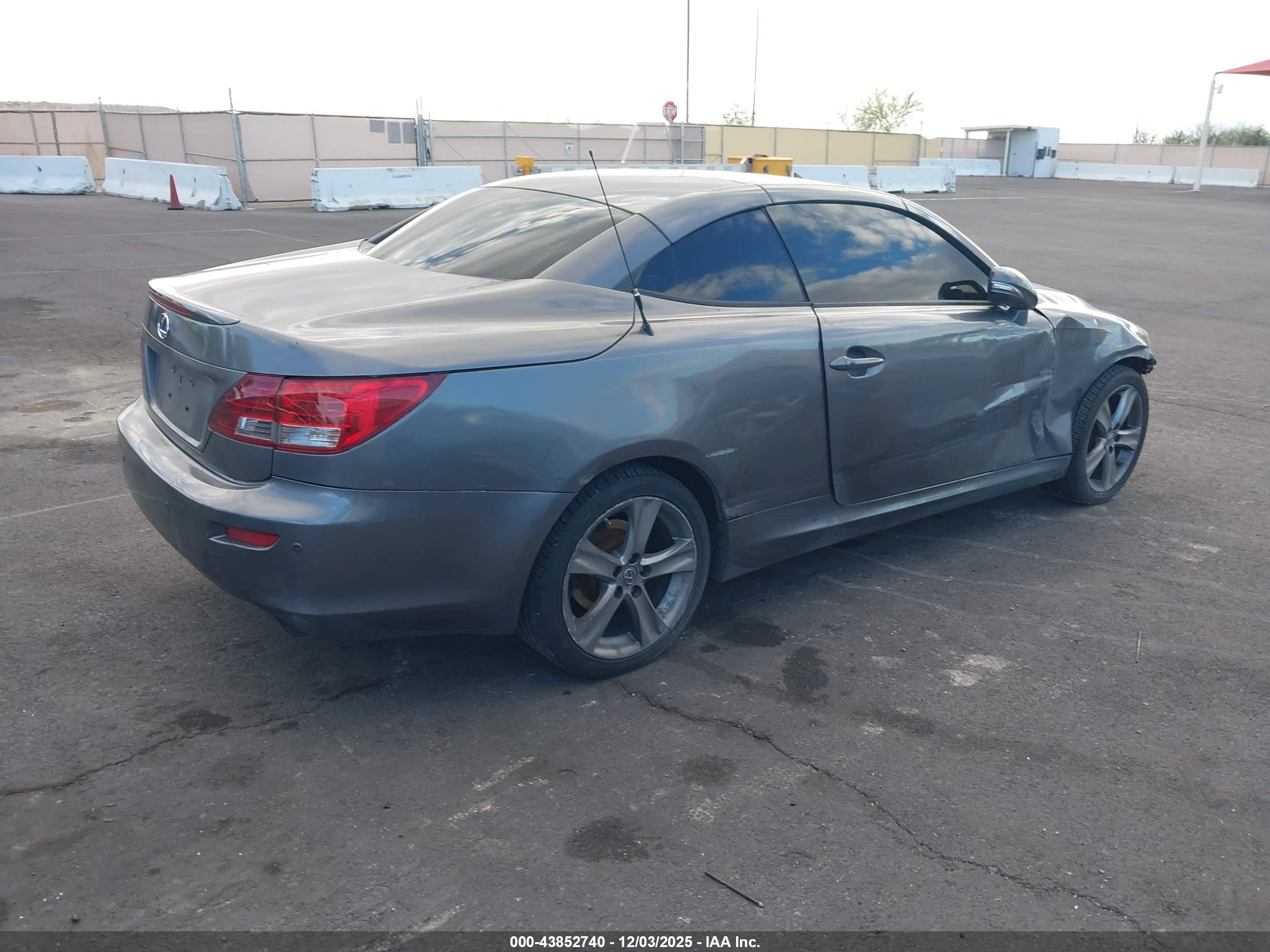 LEXUS IS image 4