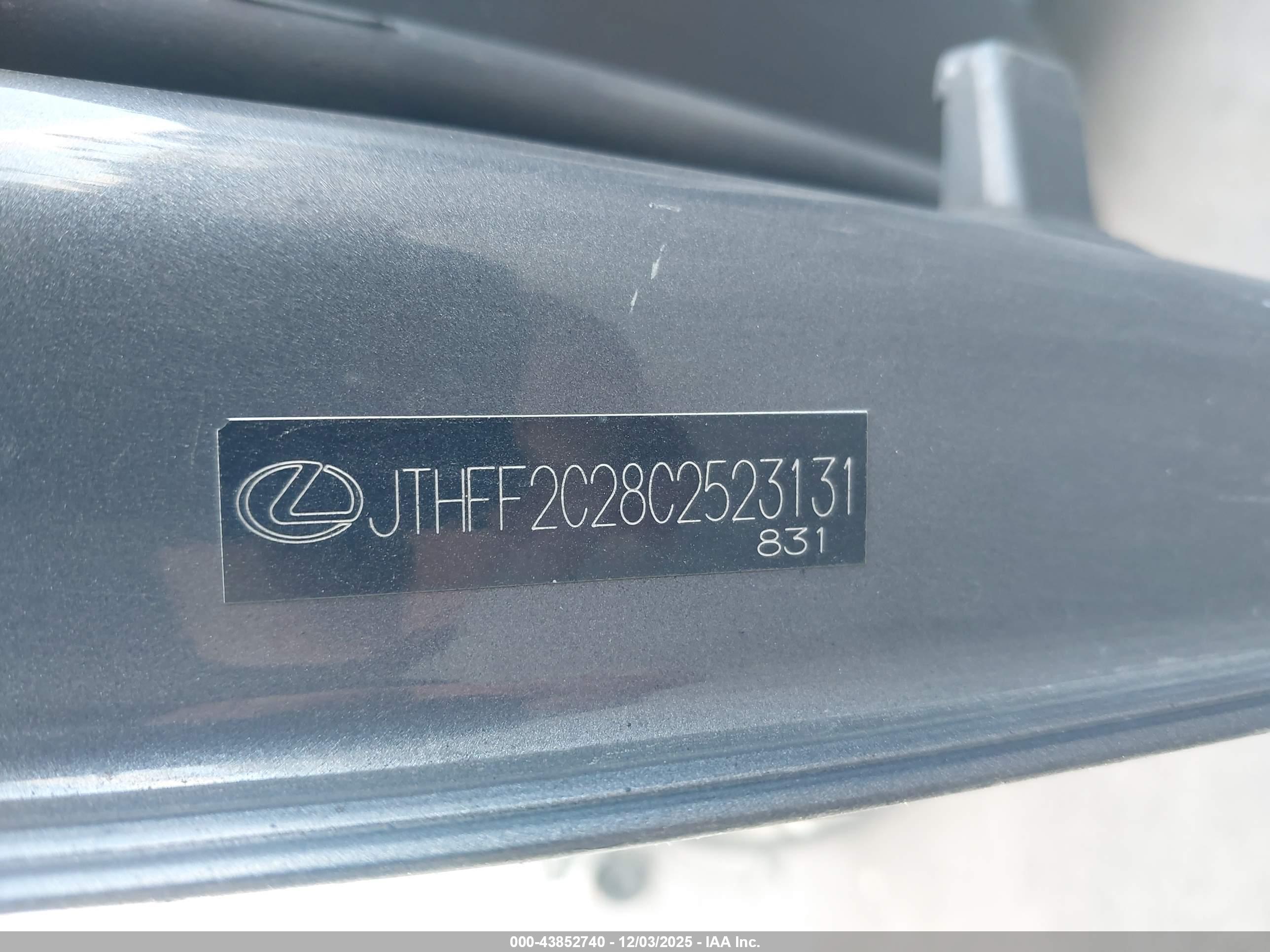 LEXUS IS image 9