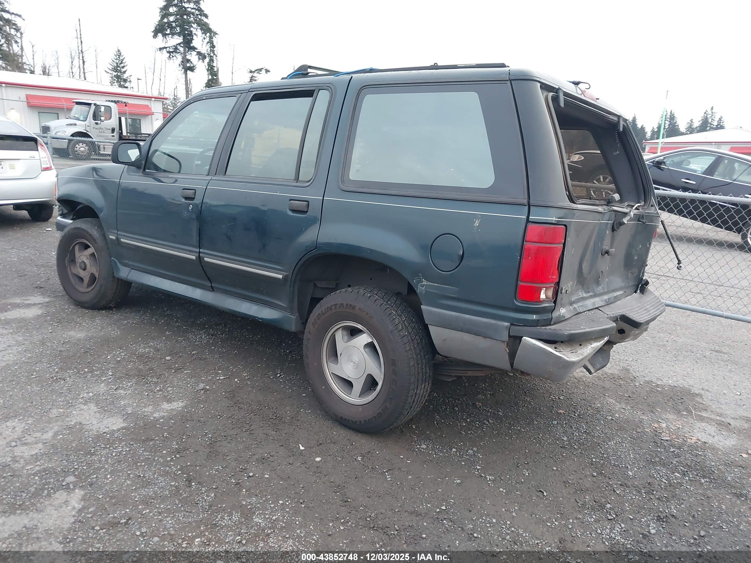 FORD EXPLORER image 3