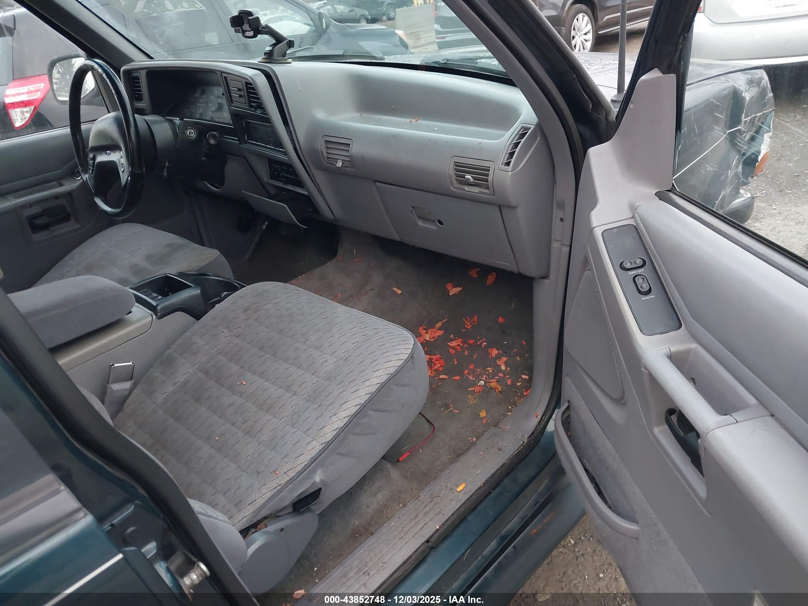 FORD EXPLORER image 5