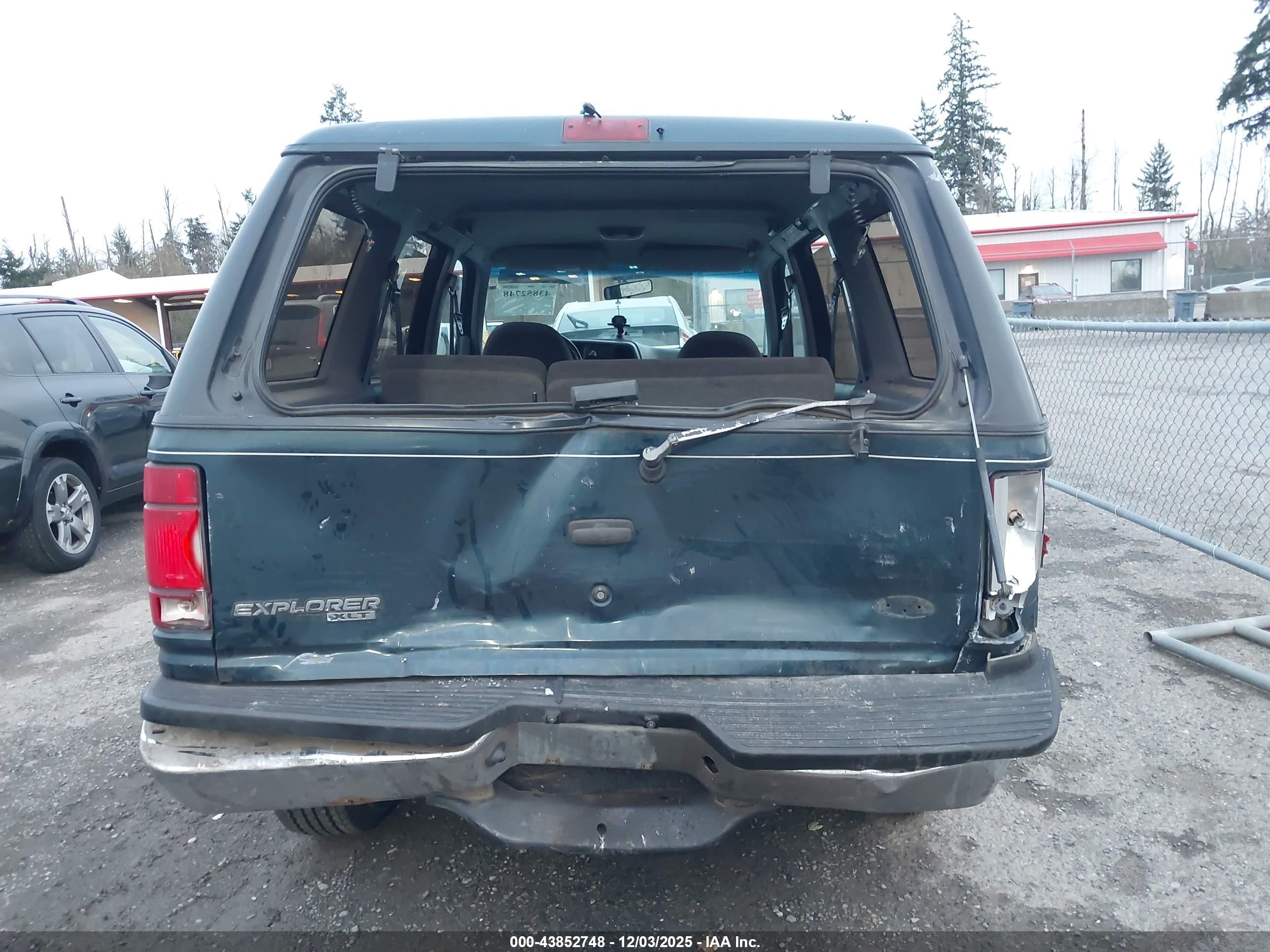 FORD EXPLORER image 6
