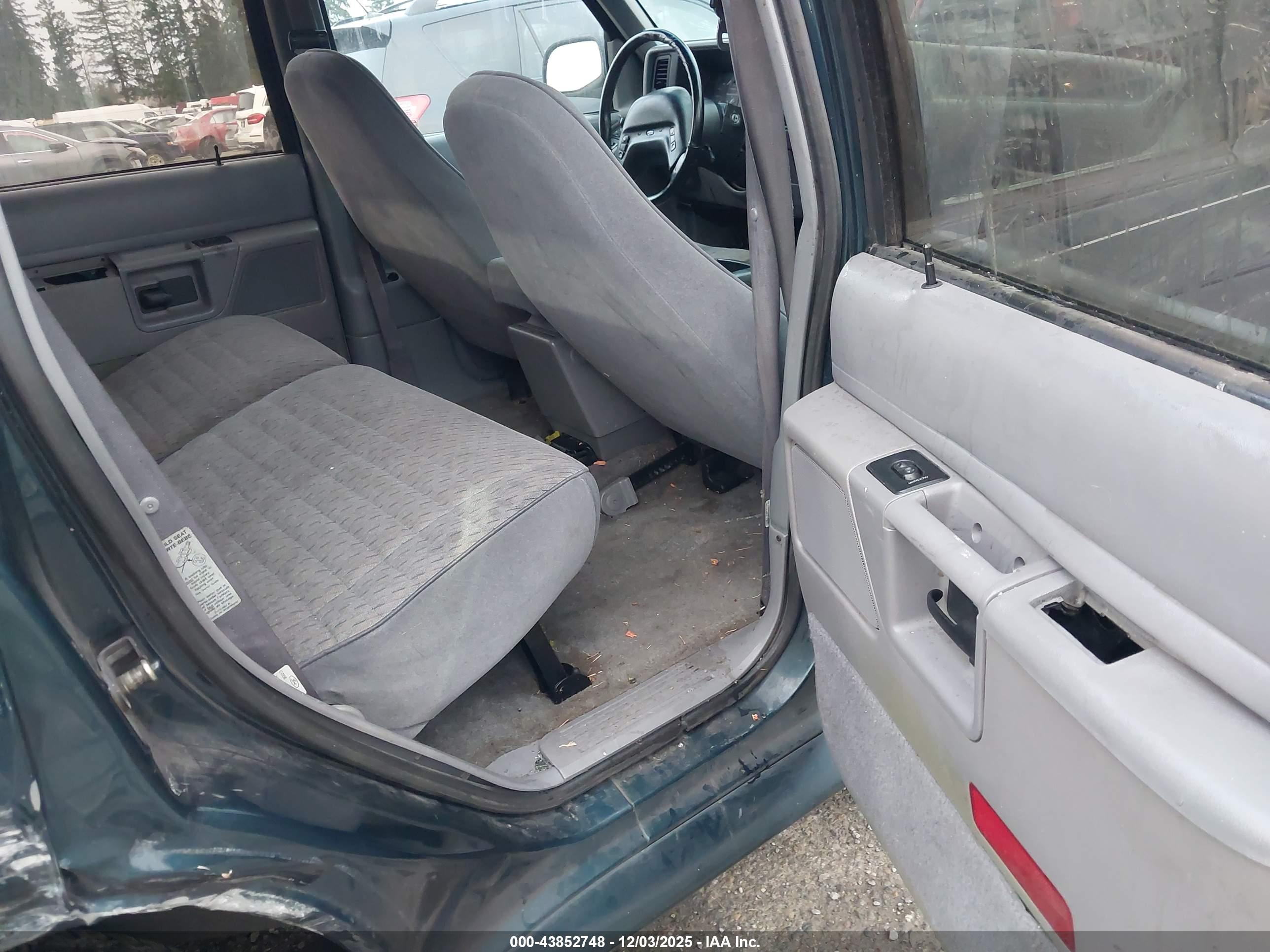 FORD EXPLORER image 8