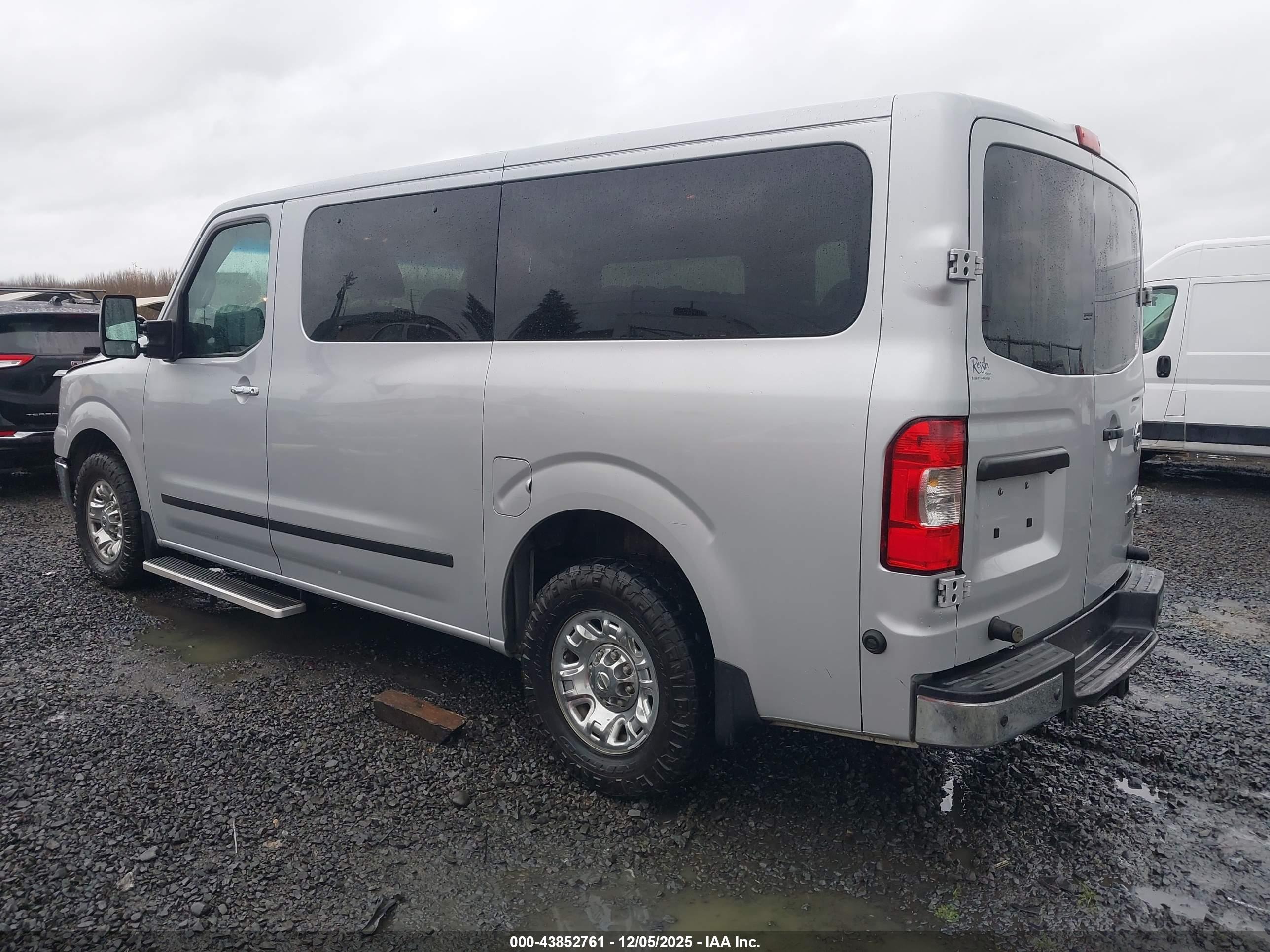 NISSAN NV image 3