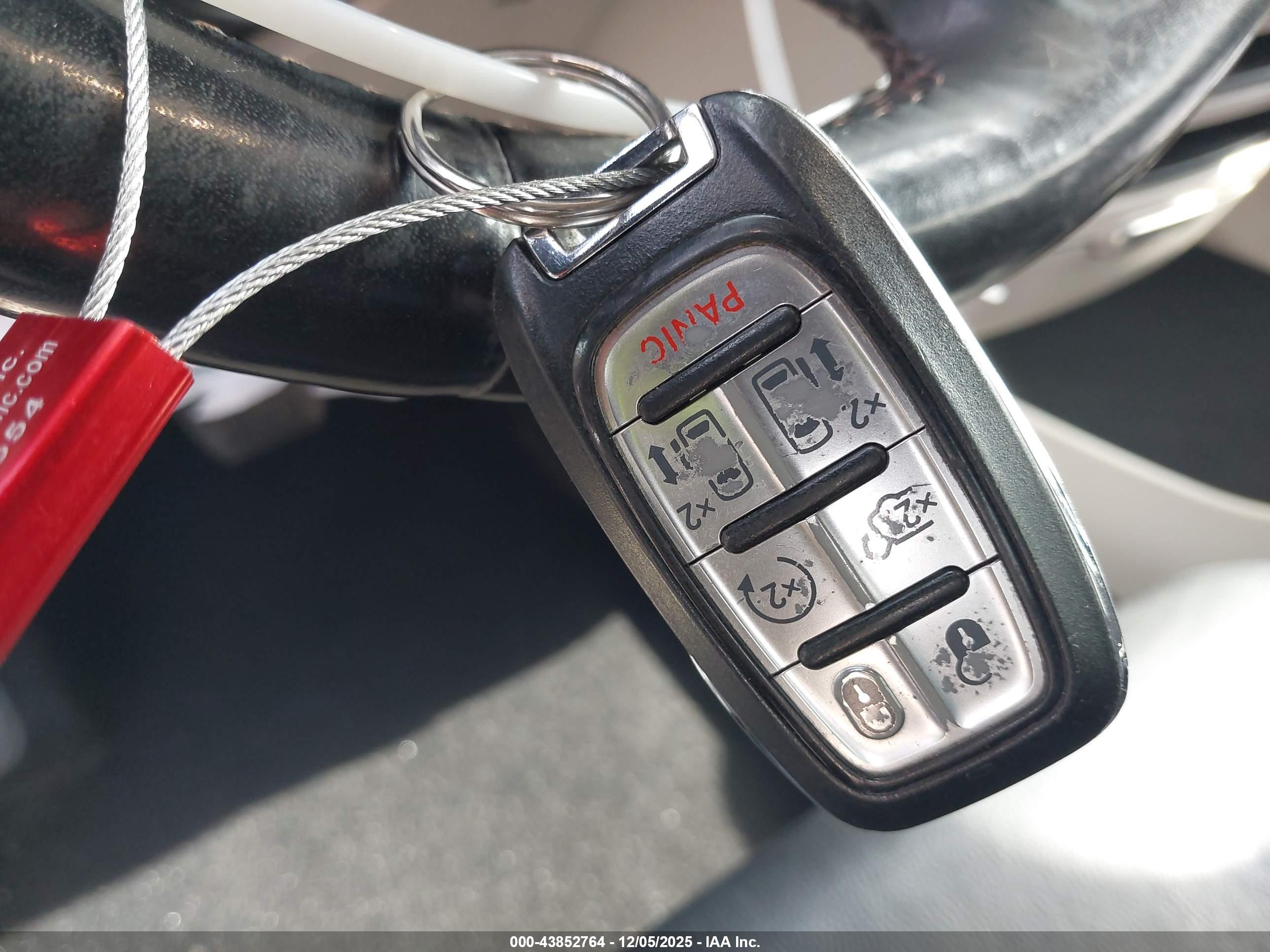 CHRYSLER PACIFICA image 11