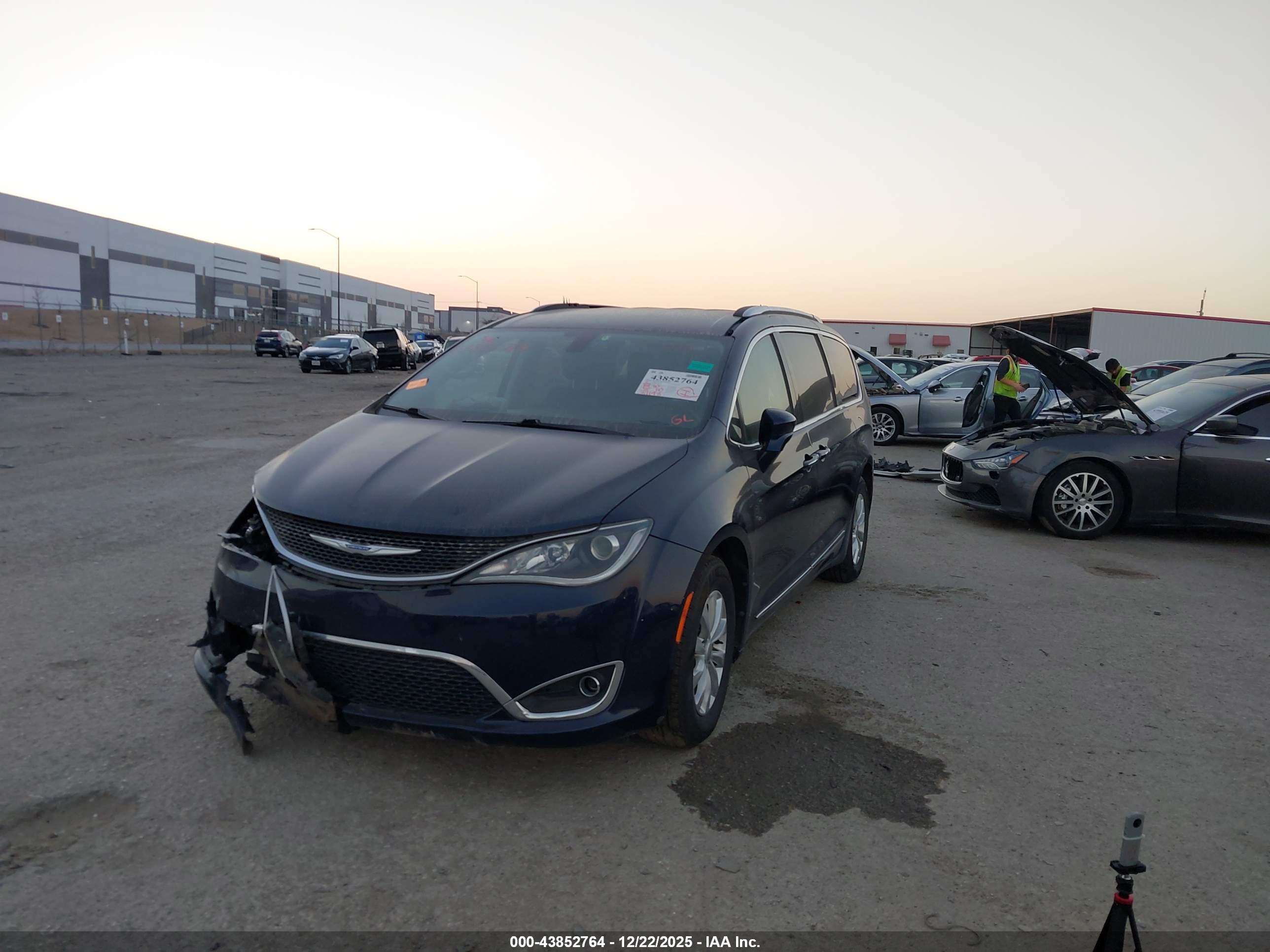 CHRYSLER PACIFICA image 2