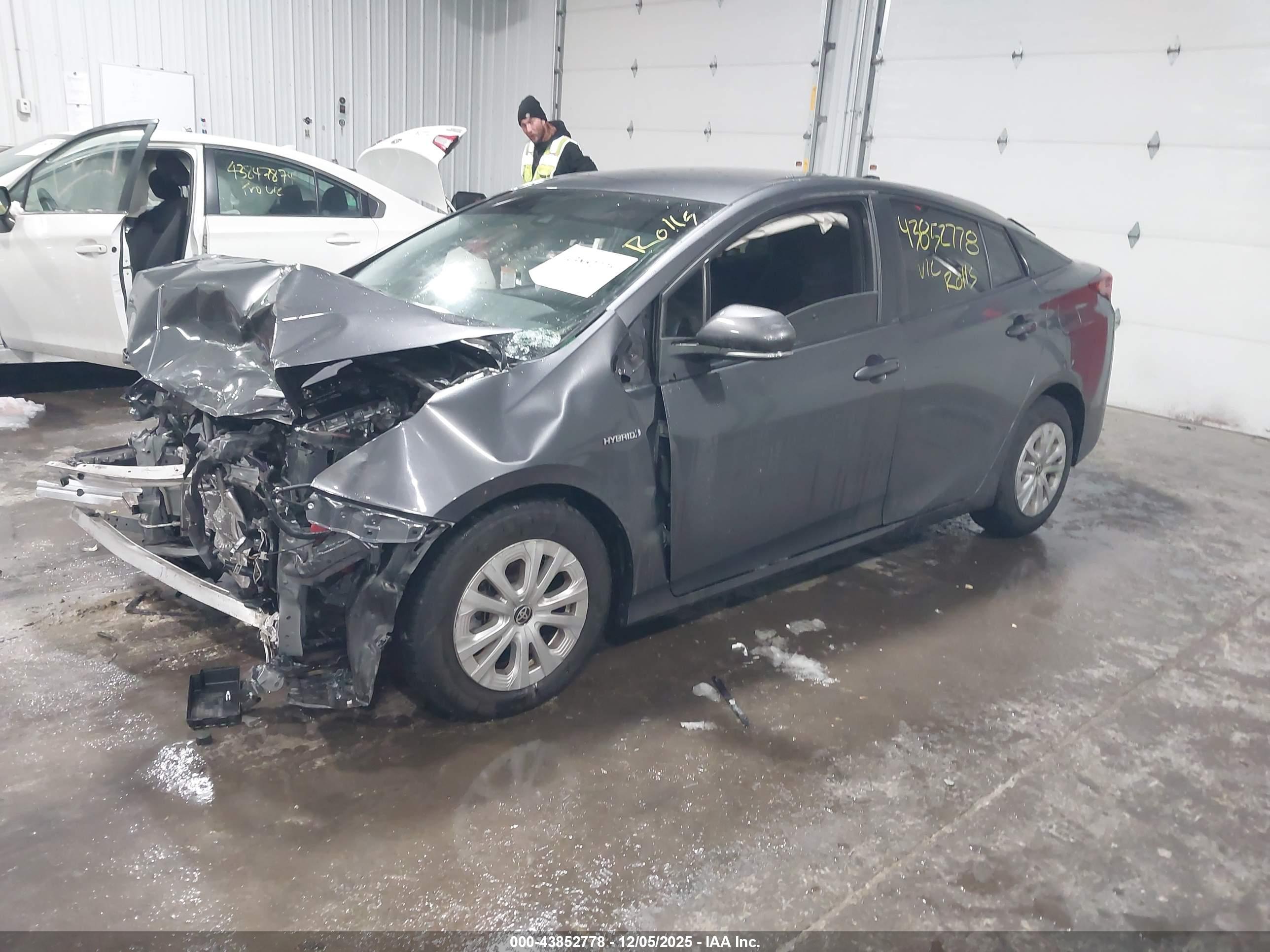 TOYOTA PRIUS image 2