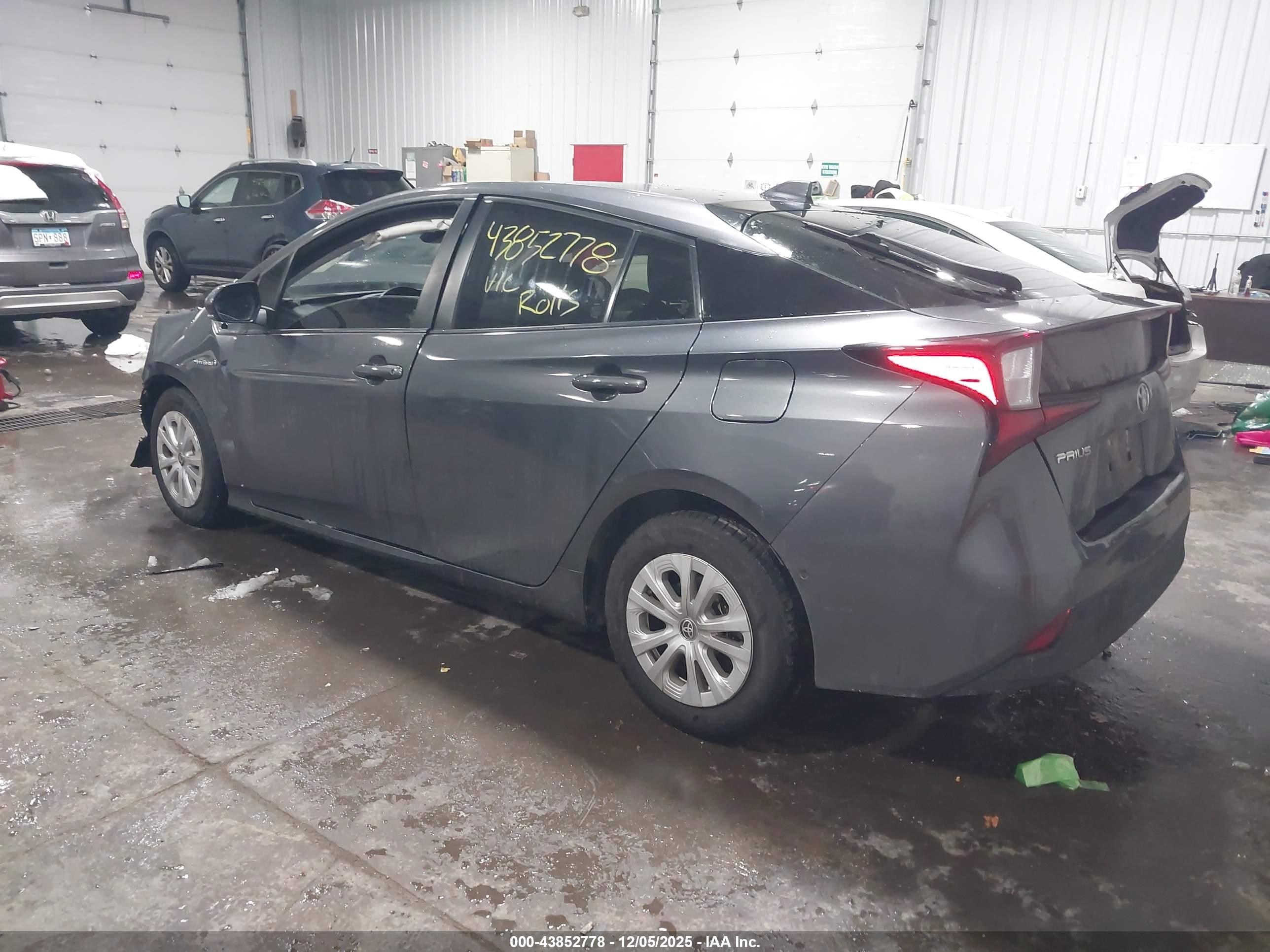 TOYOTA PRIUS image 3