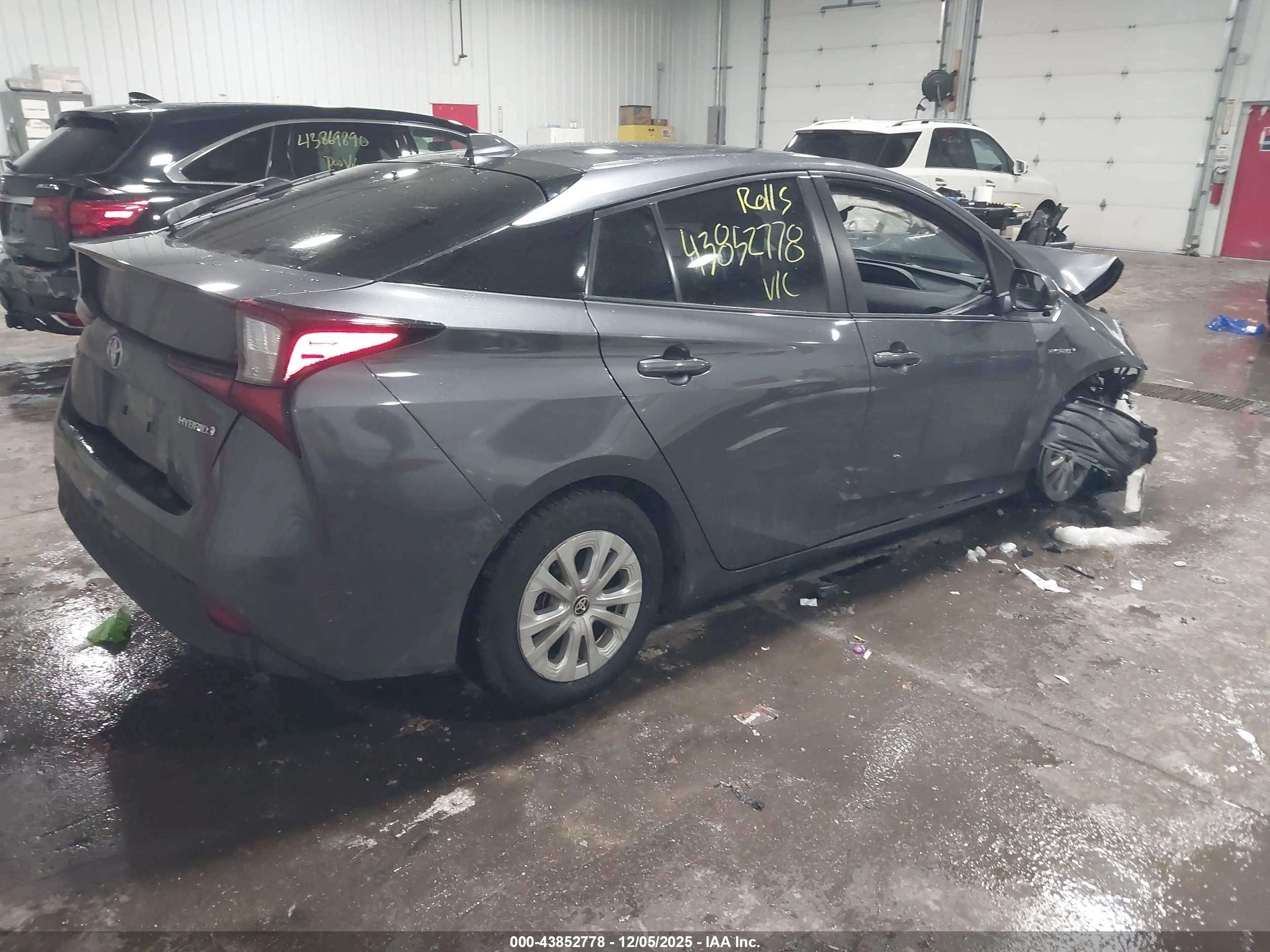 TOYOTA PRIUS image 4