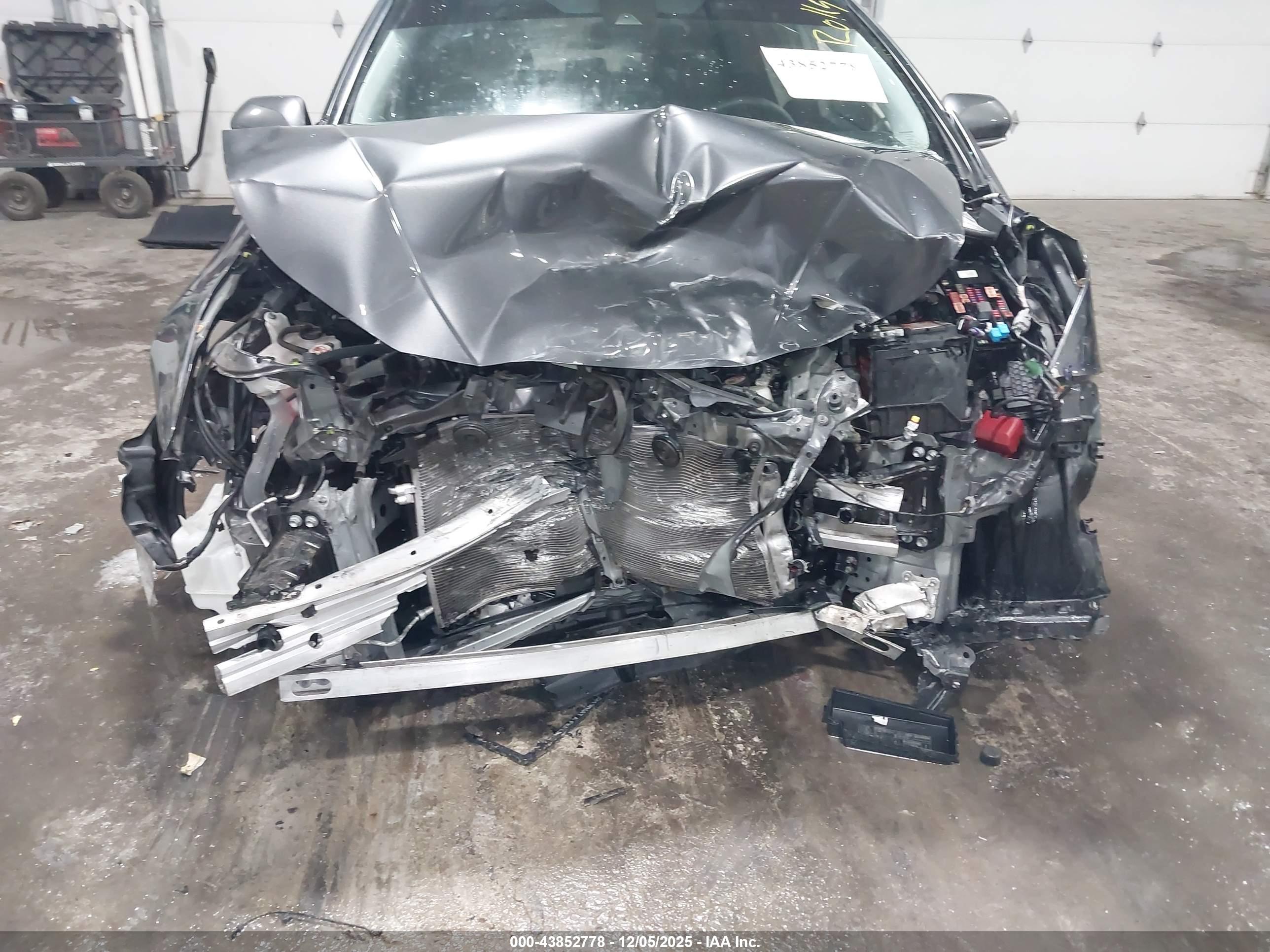 TOYOTA PRIUS image 6