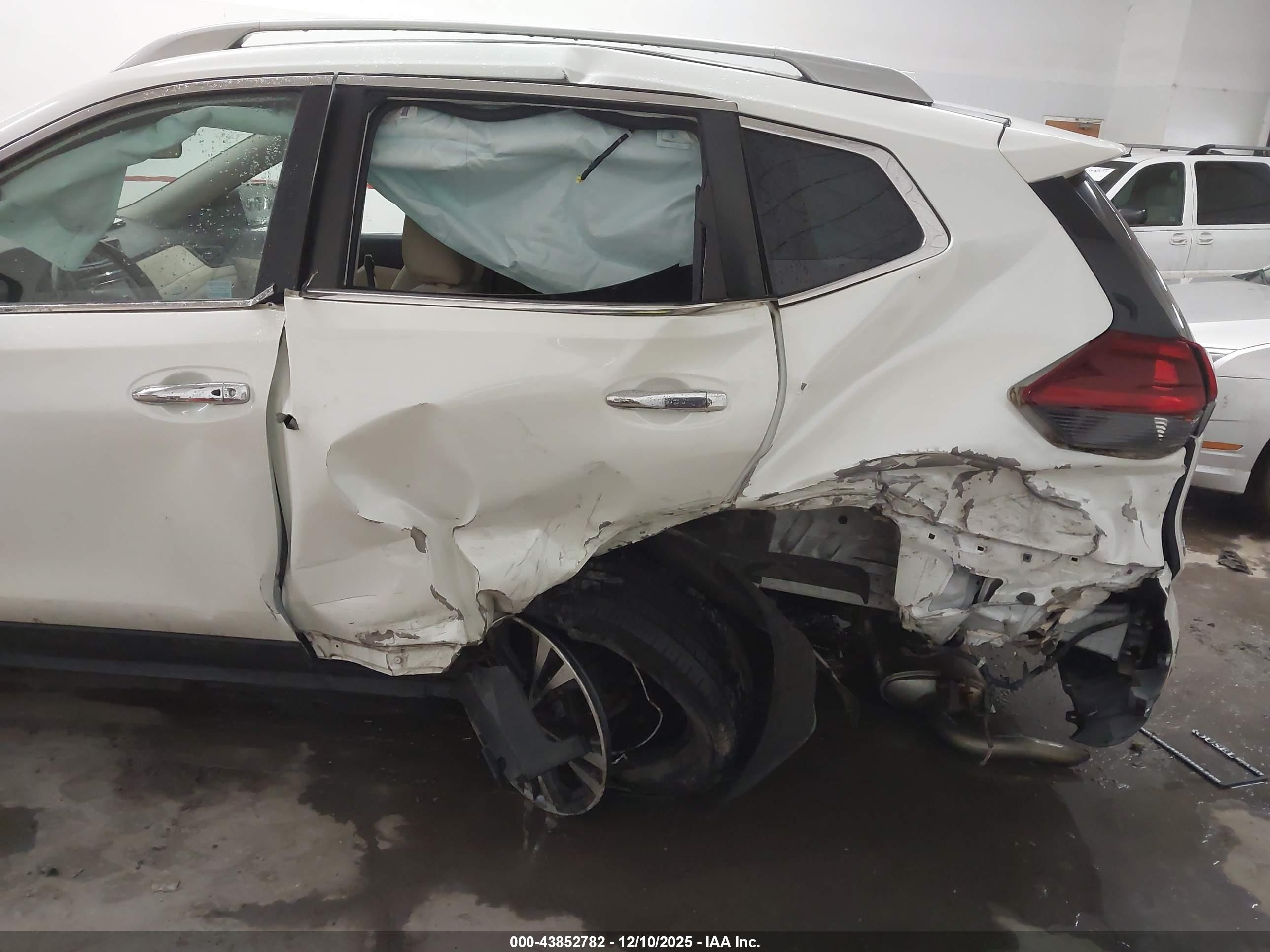 NISSAN ROGUE image 6