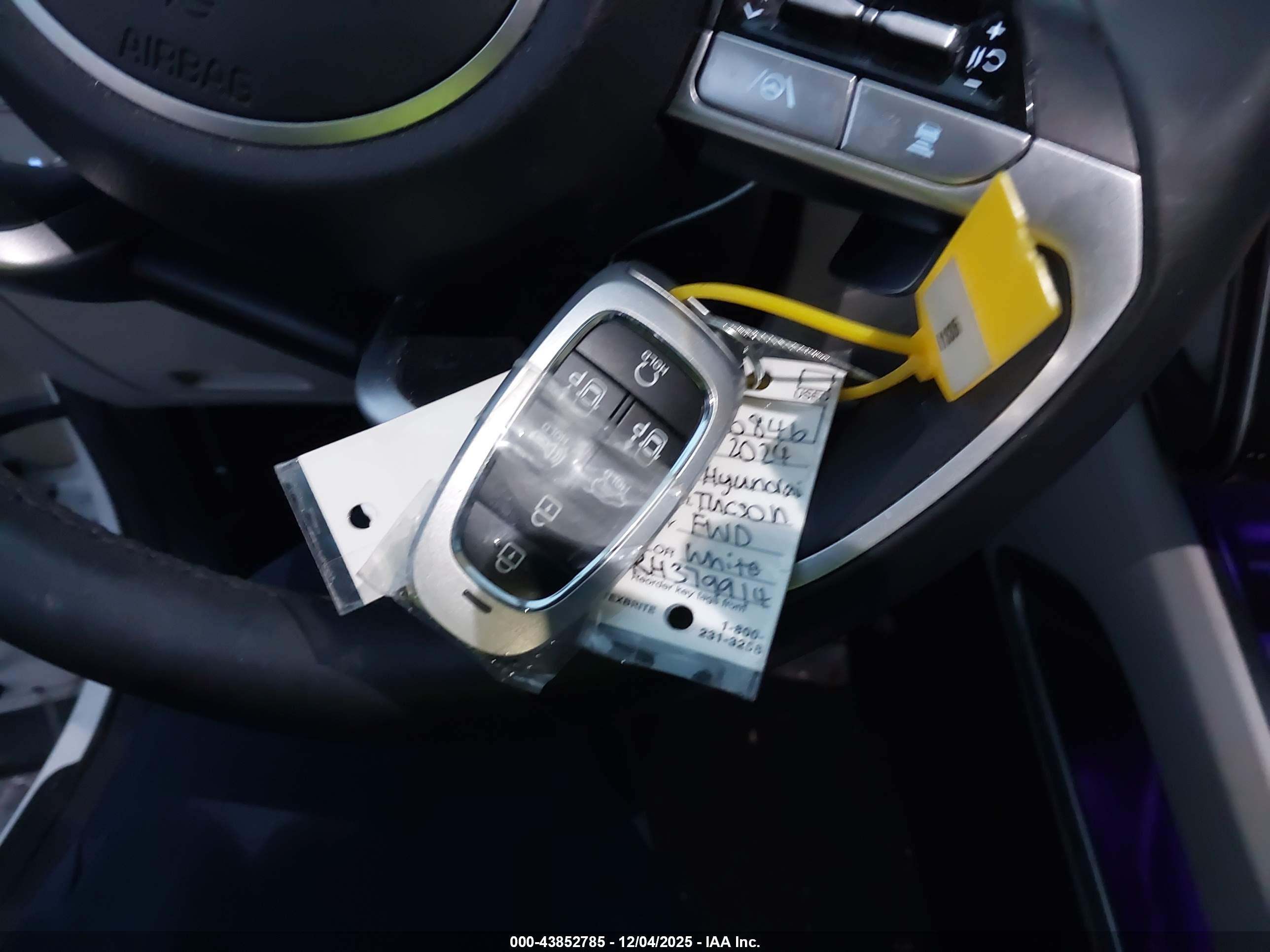 HYUNDAI TUCSON image 11