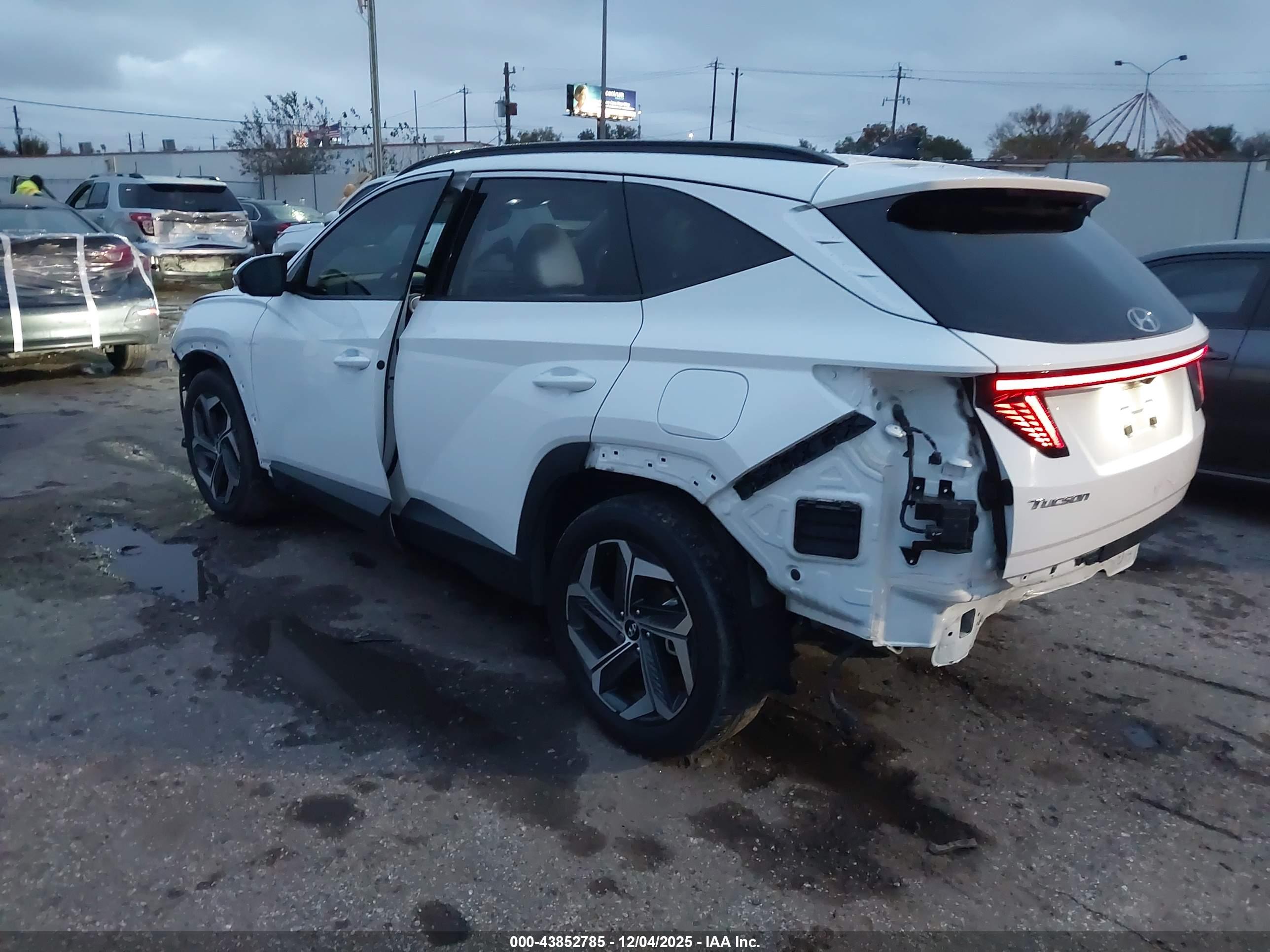 HYUNDAI TUCSON image 3