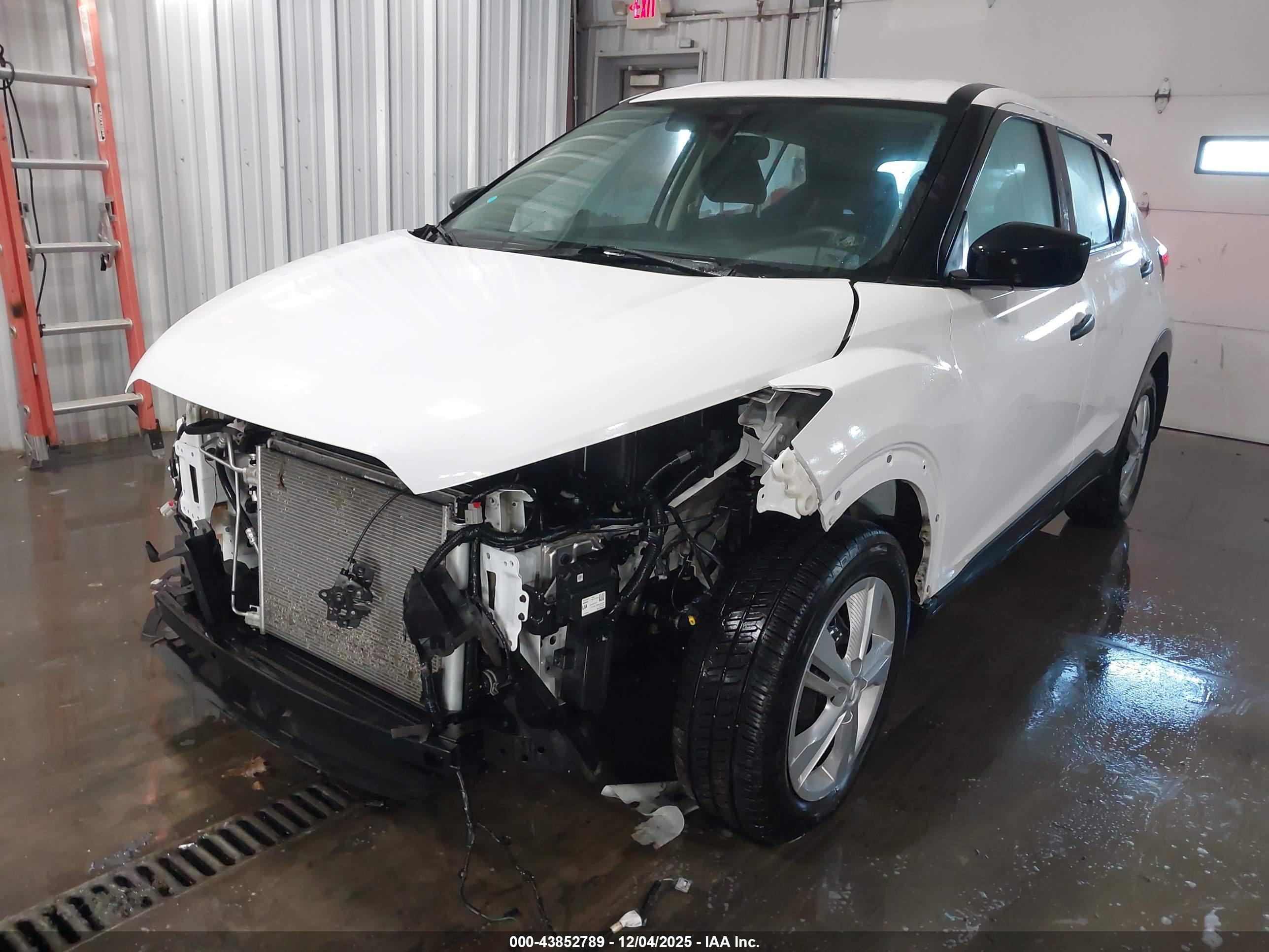 NISSAN KICKS image 2