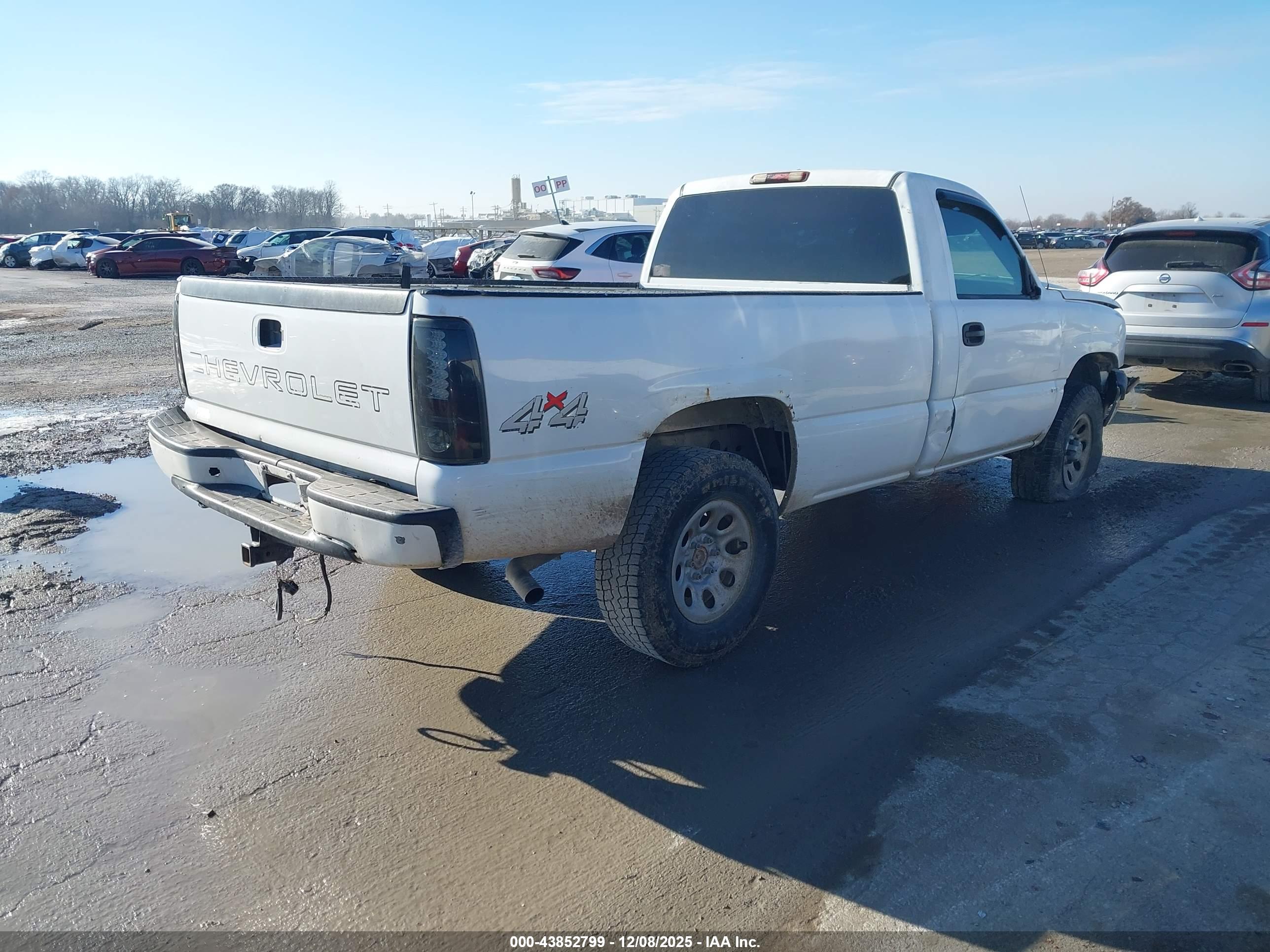 CHEVROLET SILVERADO image 4