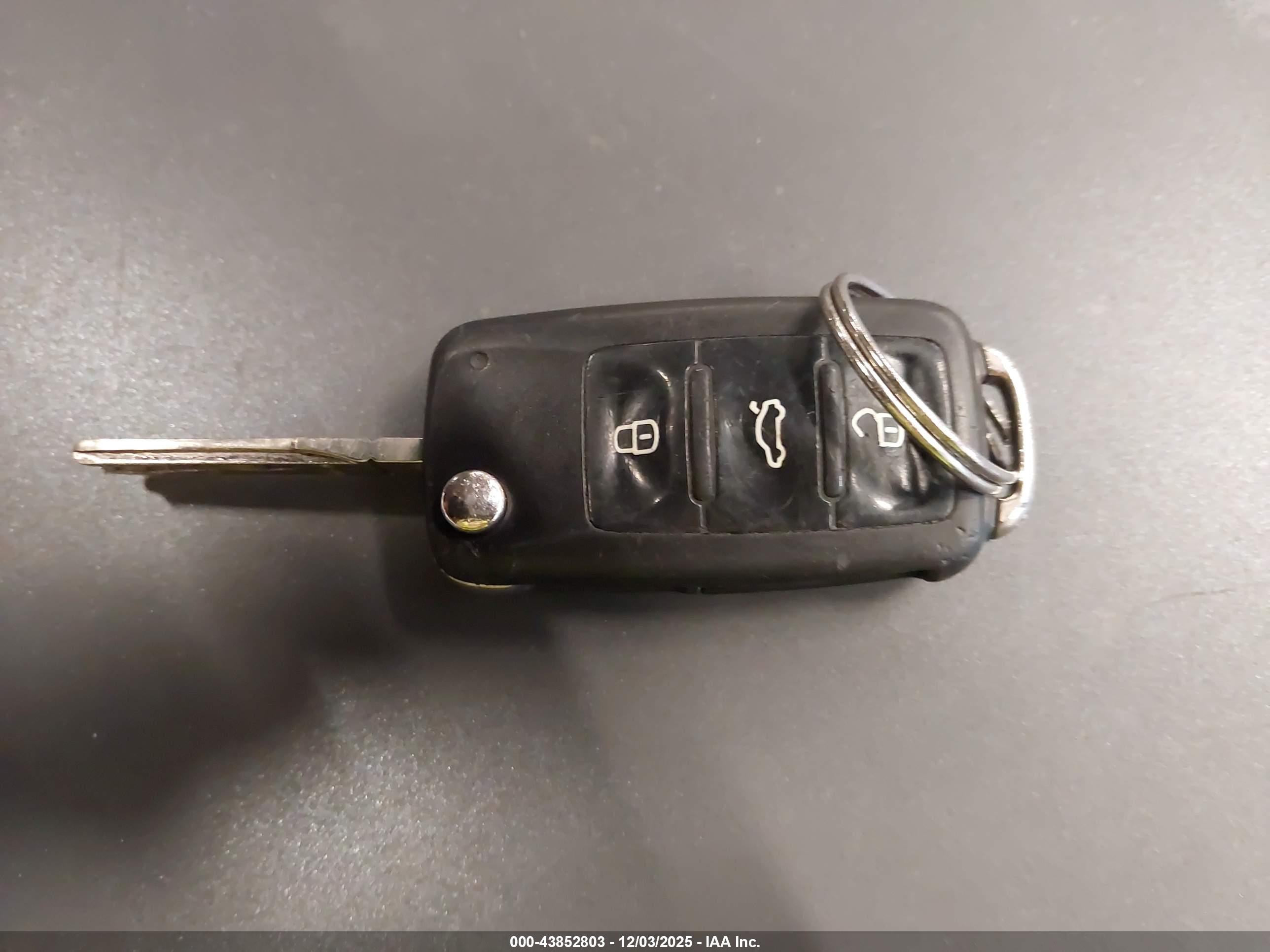 VOLKSWAGEN GTI image 11