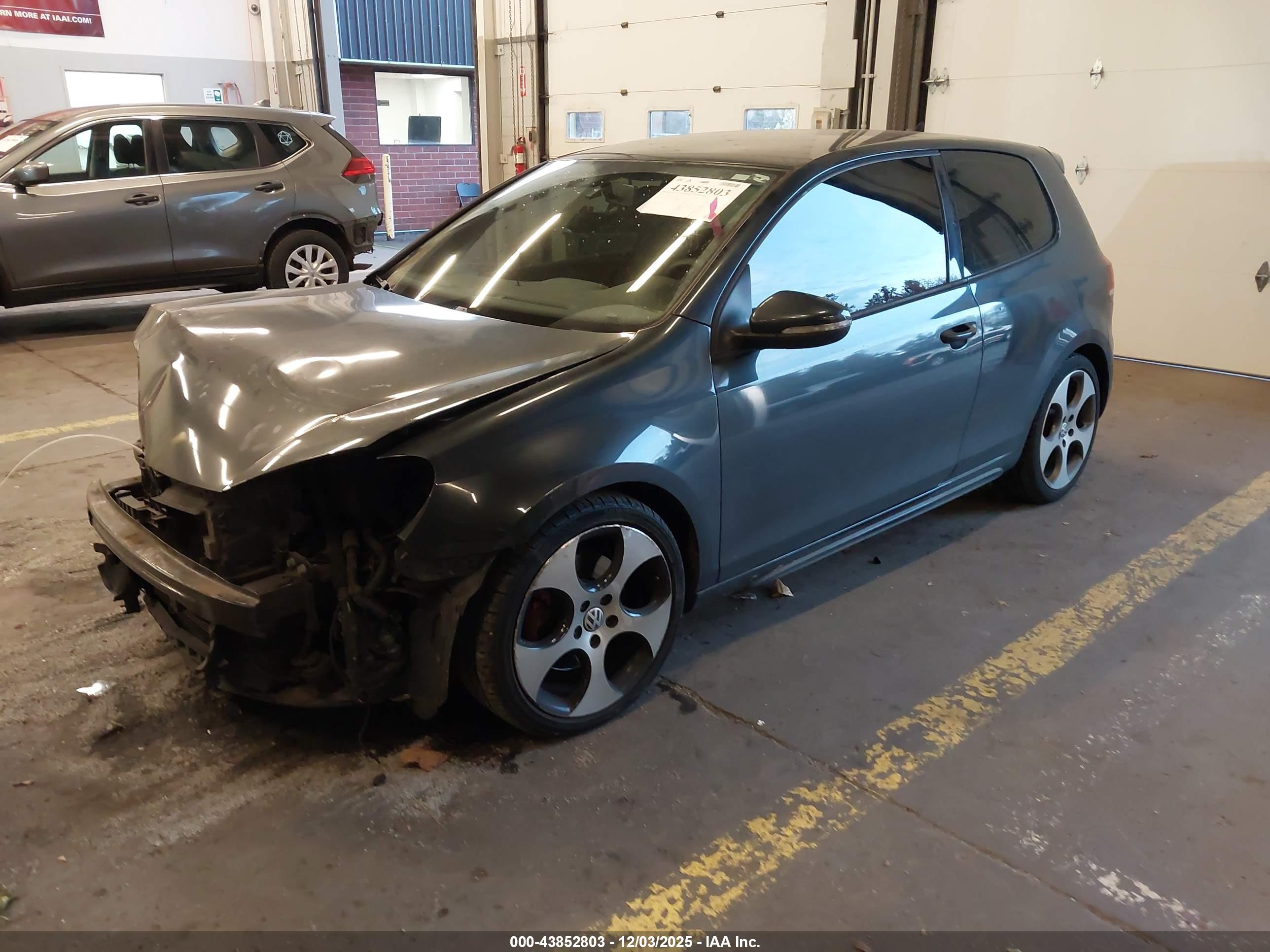 VOLKSWAGEN GTI image 2