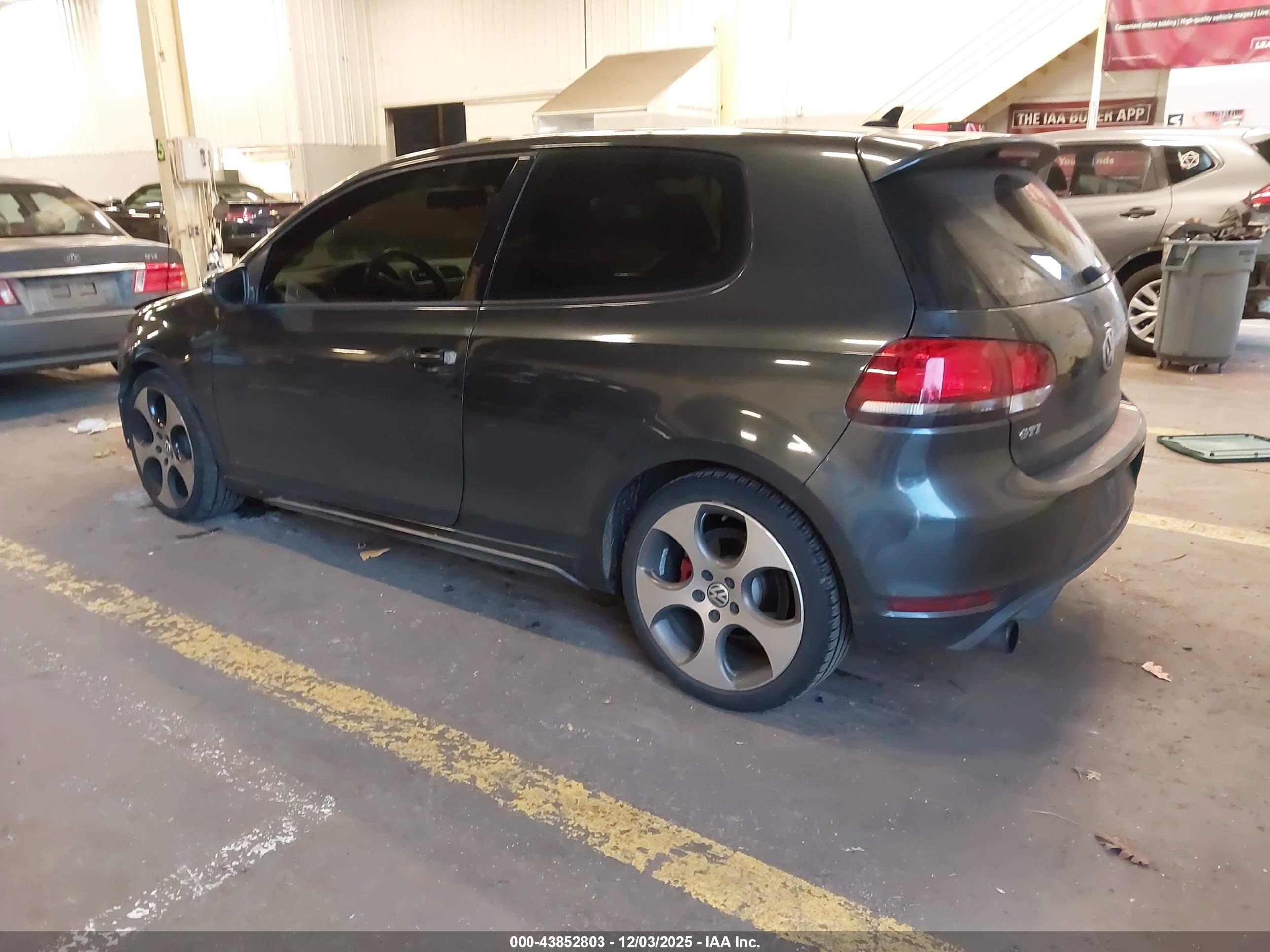 VOLKSWAGEN GTI image 3