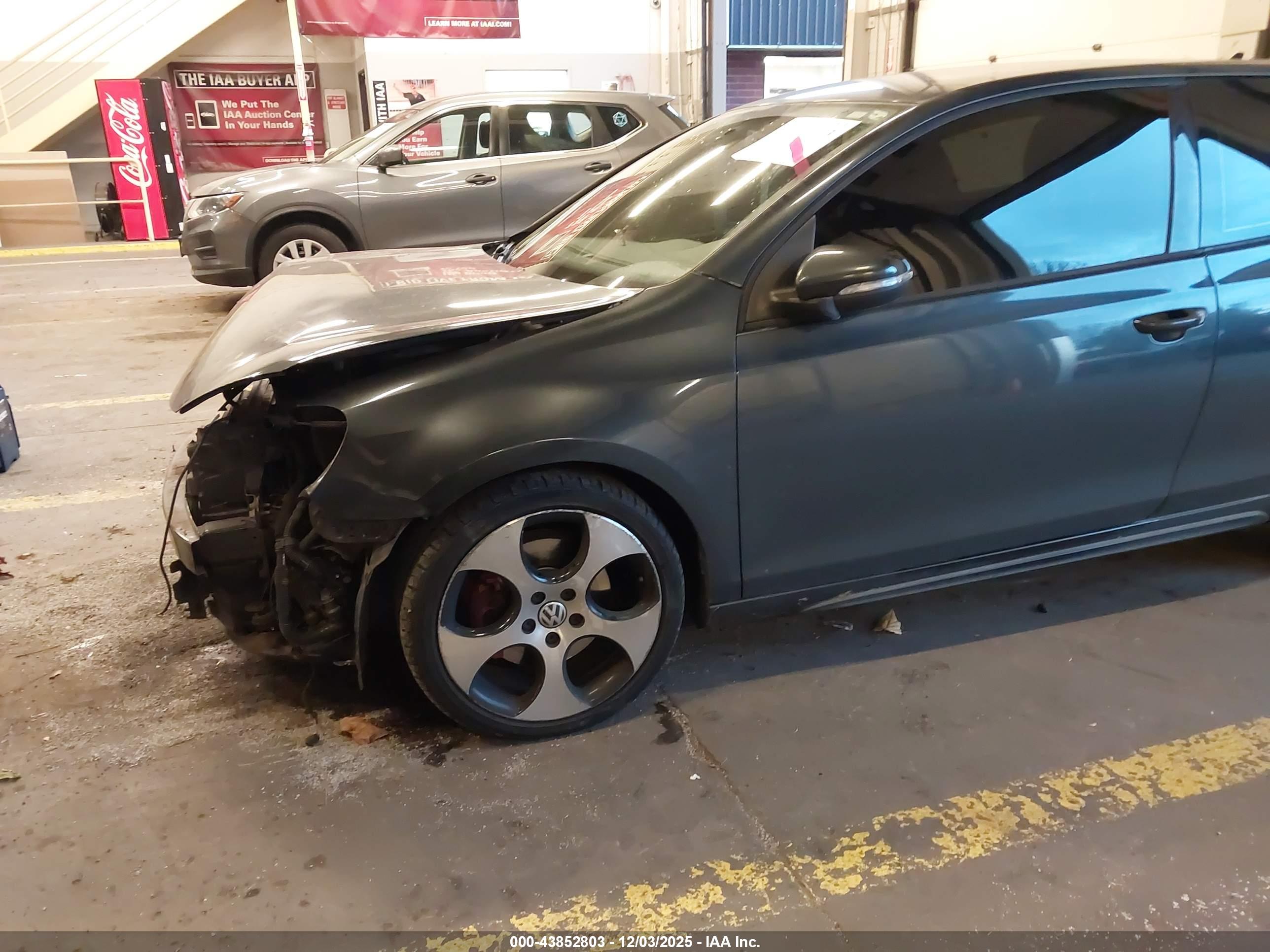 VOLKSWAGEN GTI image 6