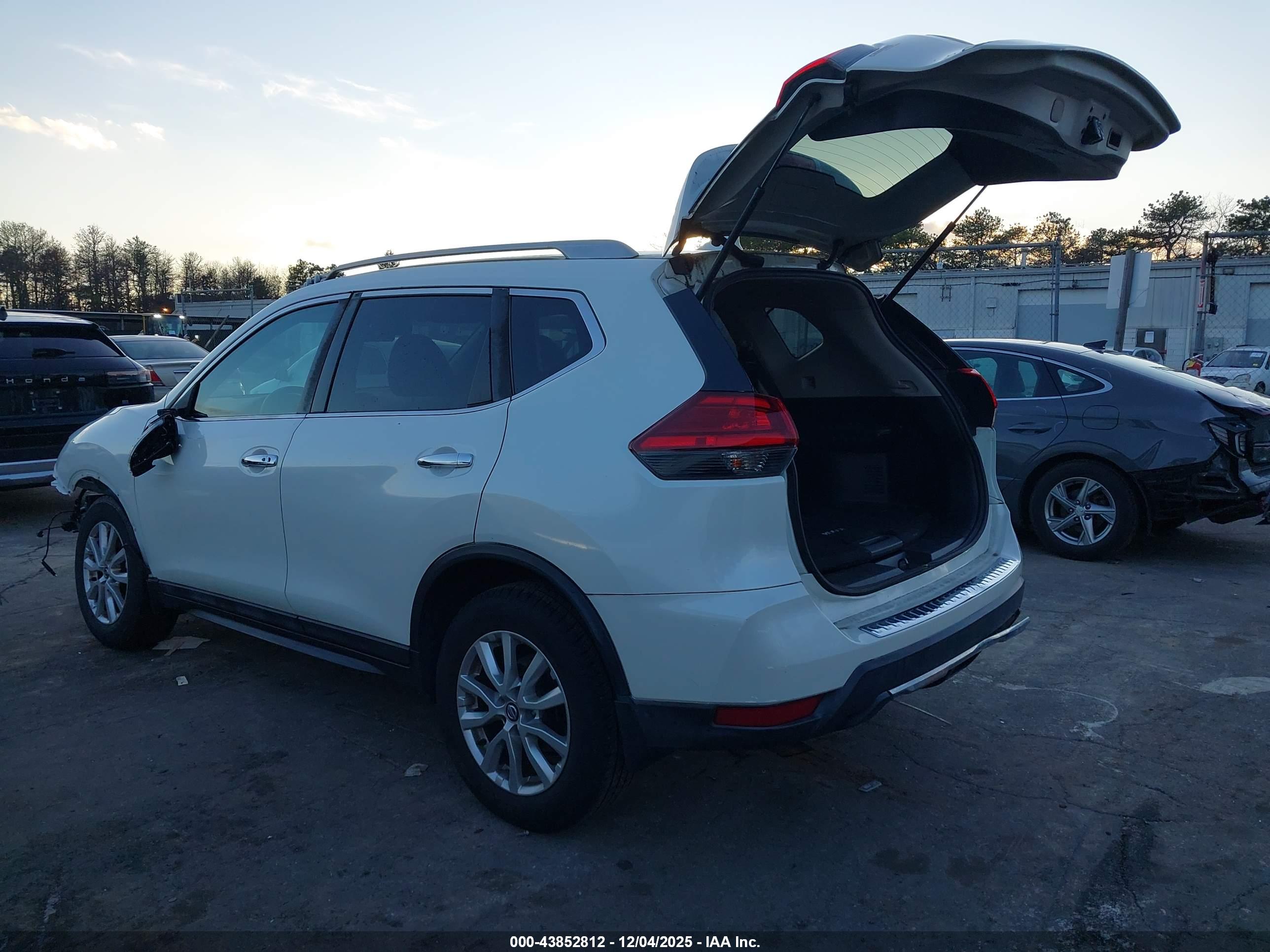 NISSAN ROGUE image 3