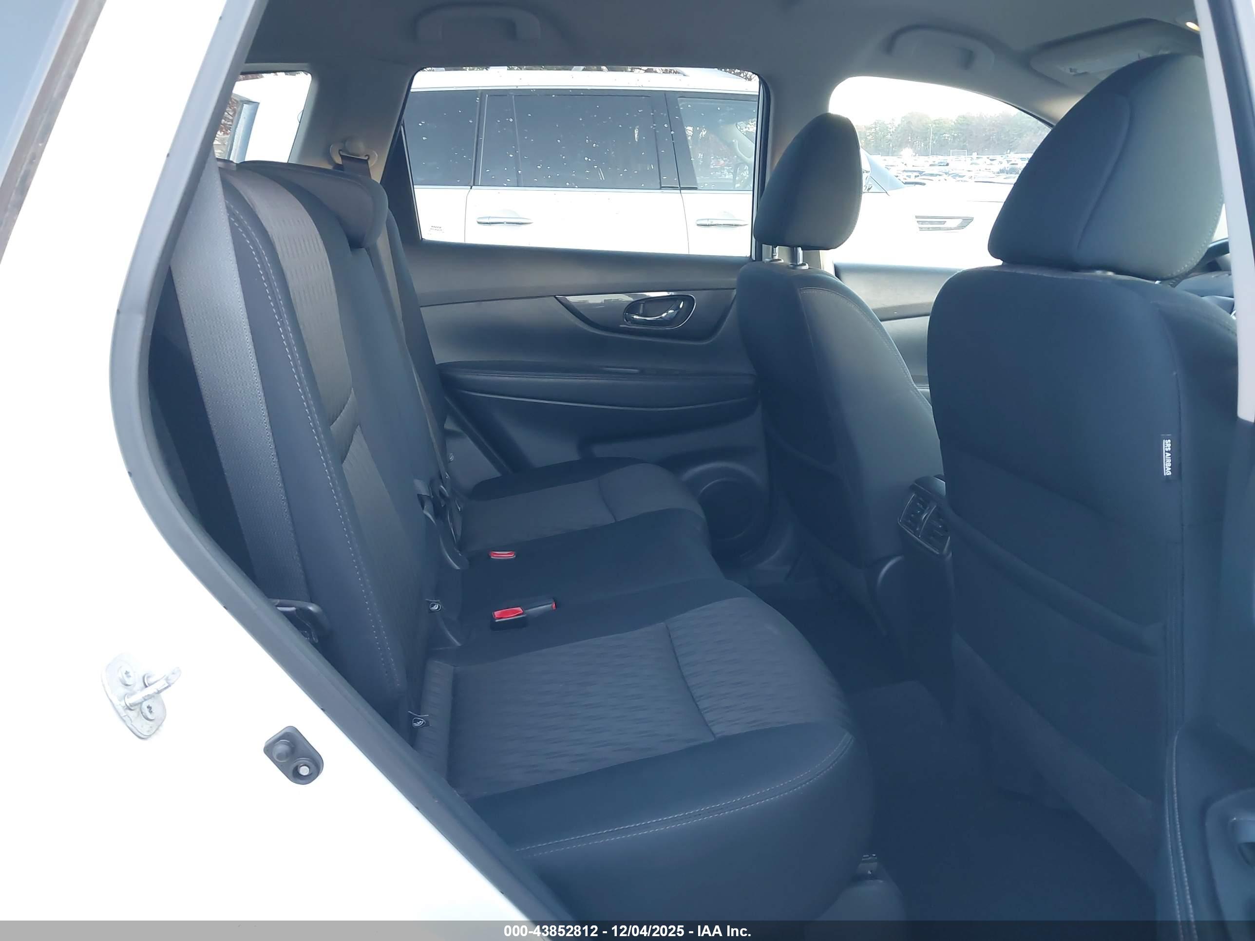 NISSAN ROGUE image 8