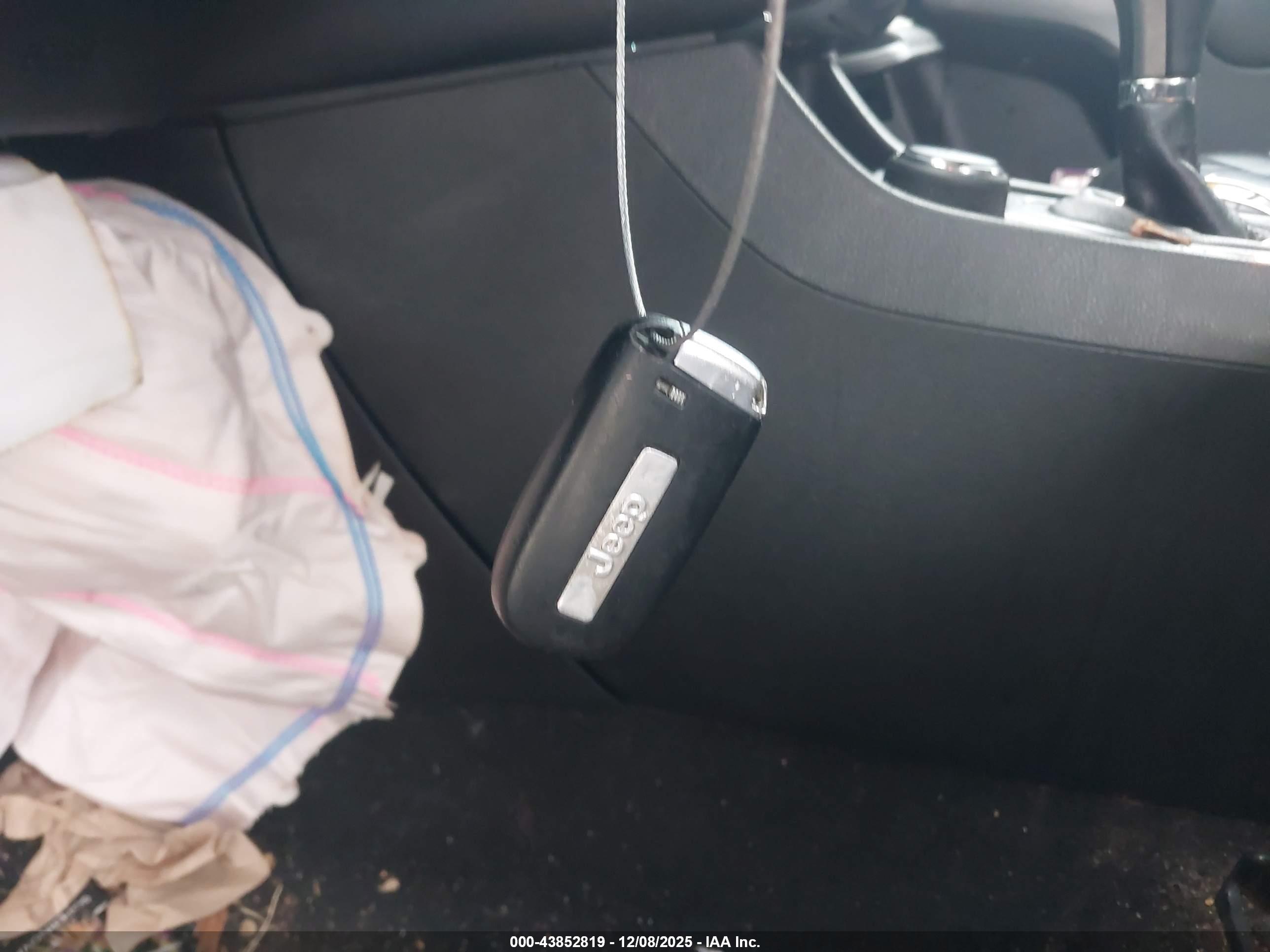 JEEP CHEROKEE image 11