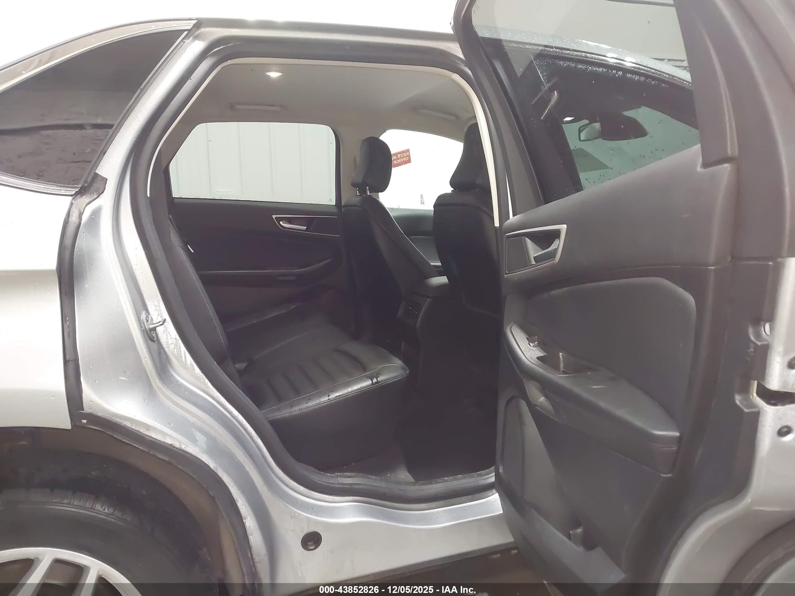 FORD EDGE image 8