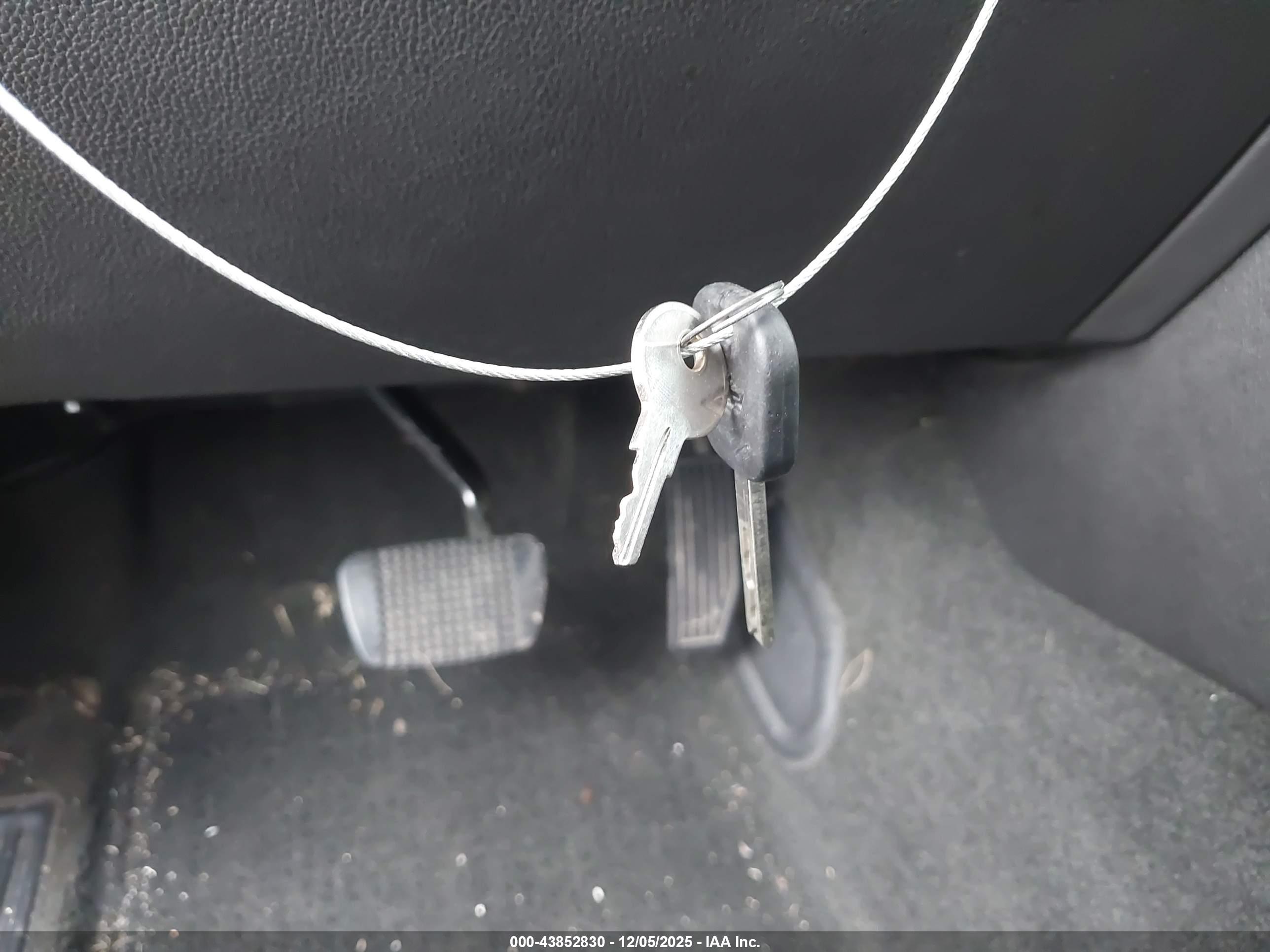 CHEVROLET COLORADO image 11