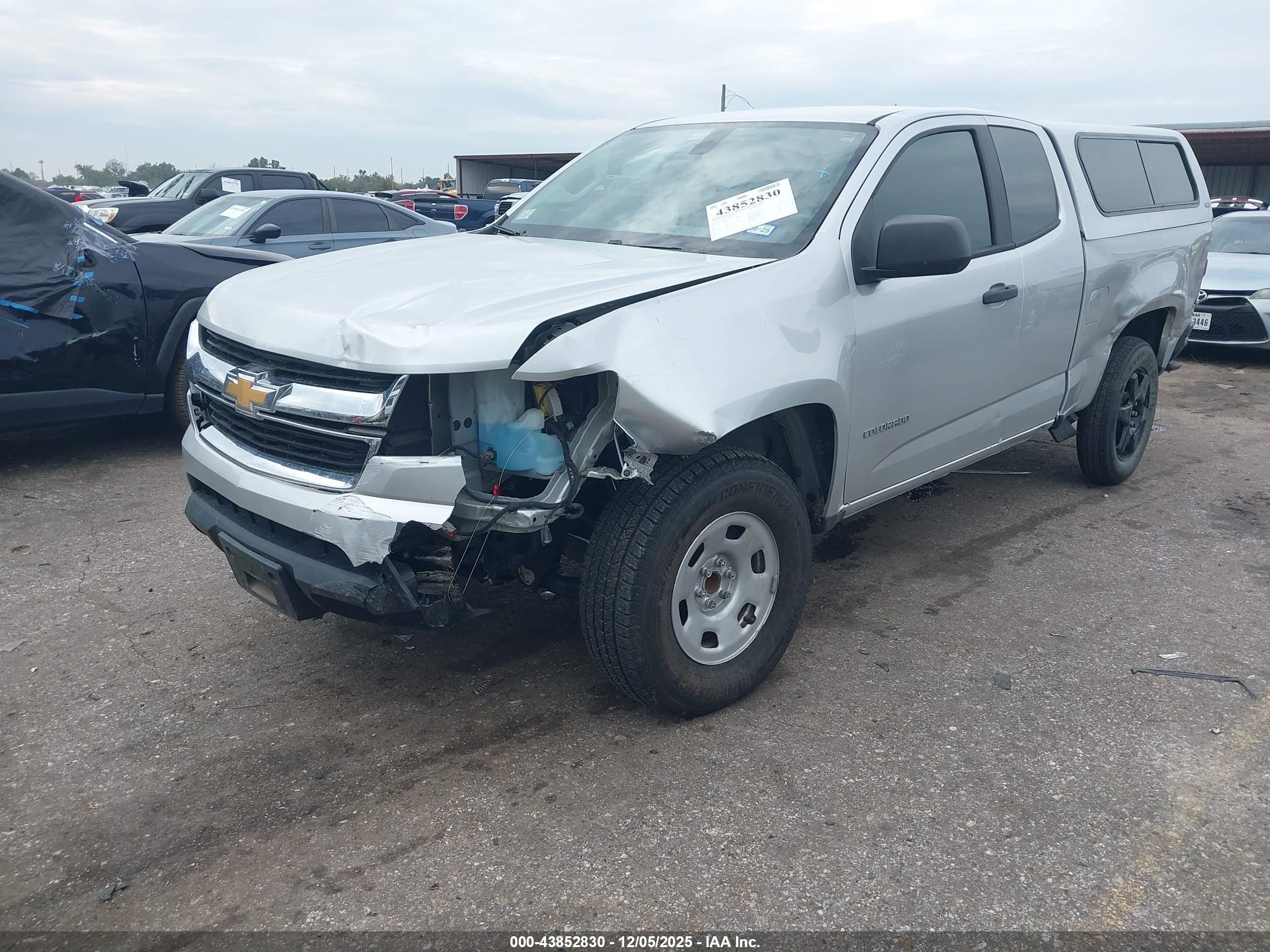 CHEVROLET COLORADO image 2