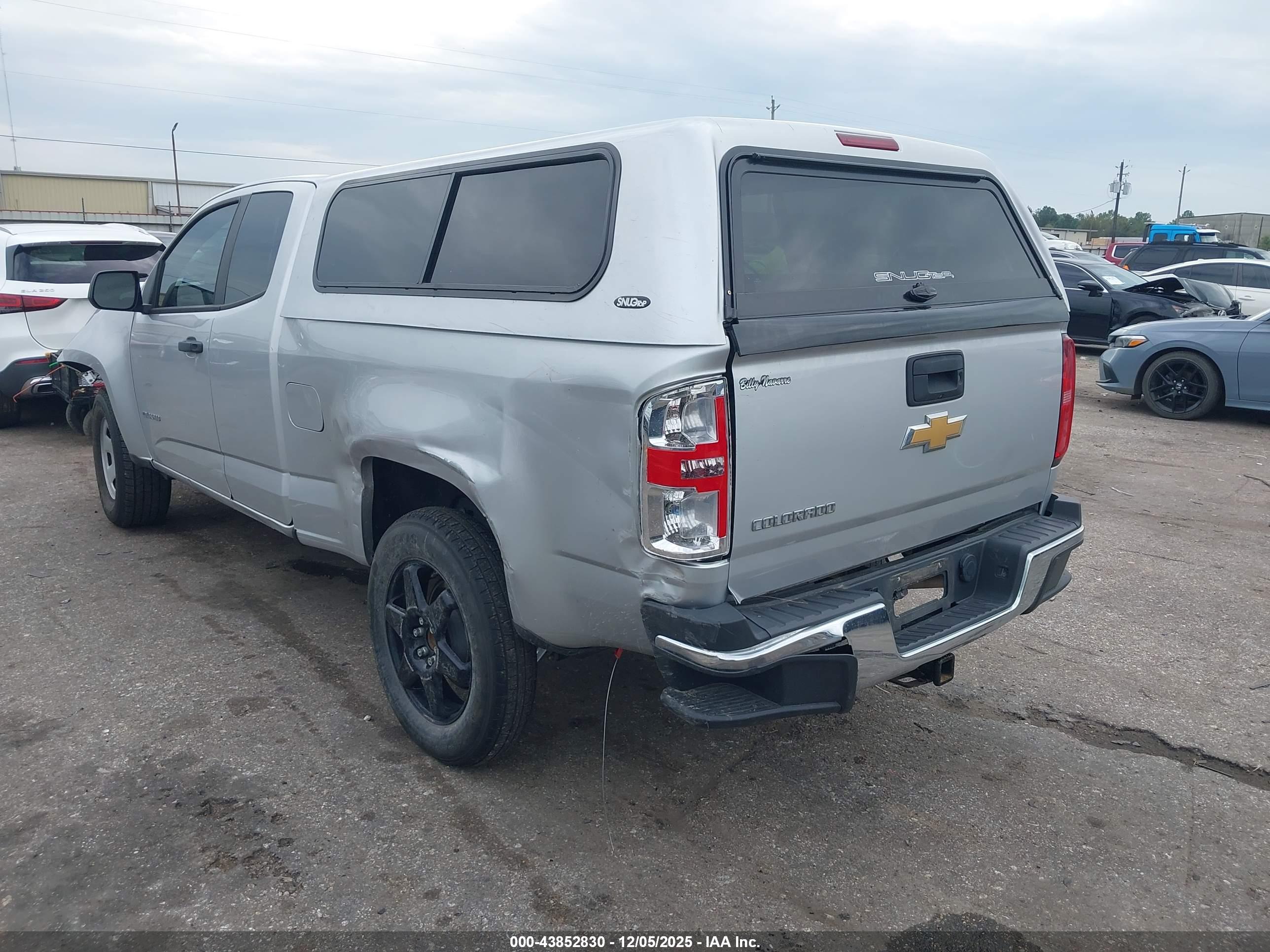CHEVROLET COLORADO image 3
