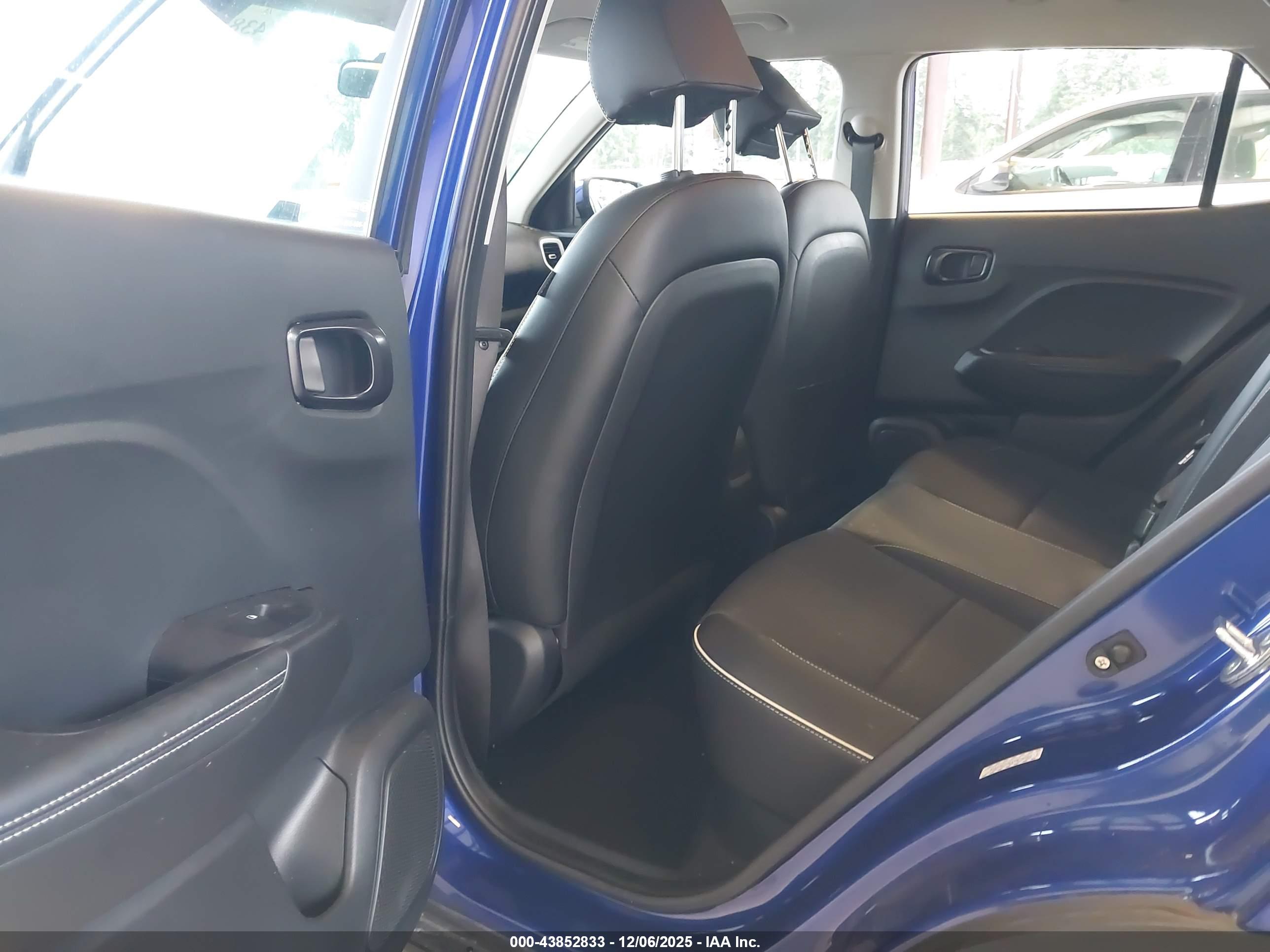 HYUNDAI VENUE image 8