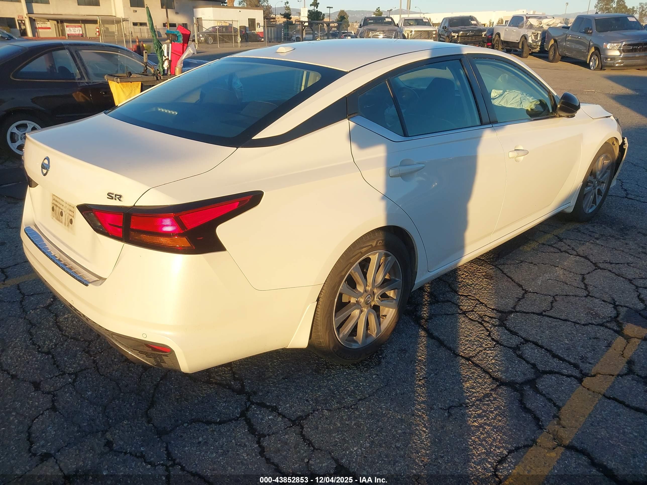 NISSAN ALTIMA image 4