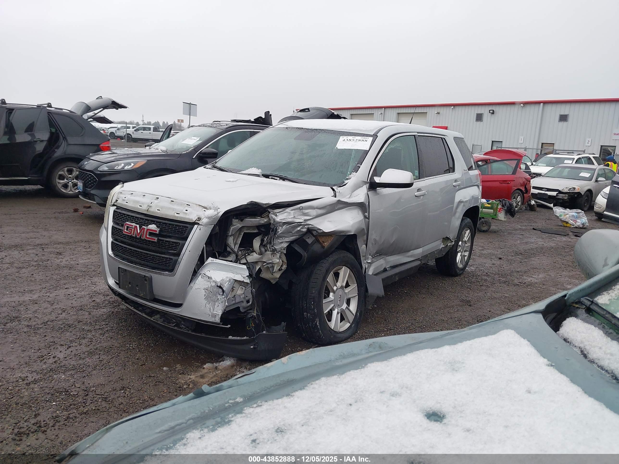 GMC TERRAIN image 2