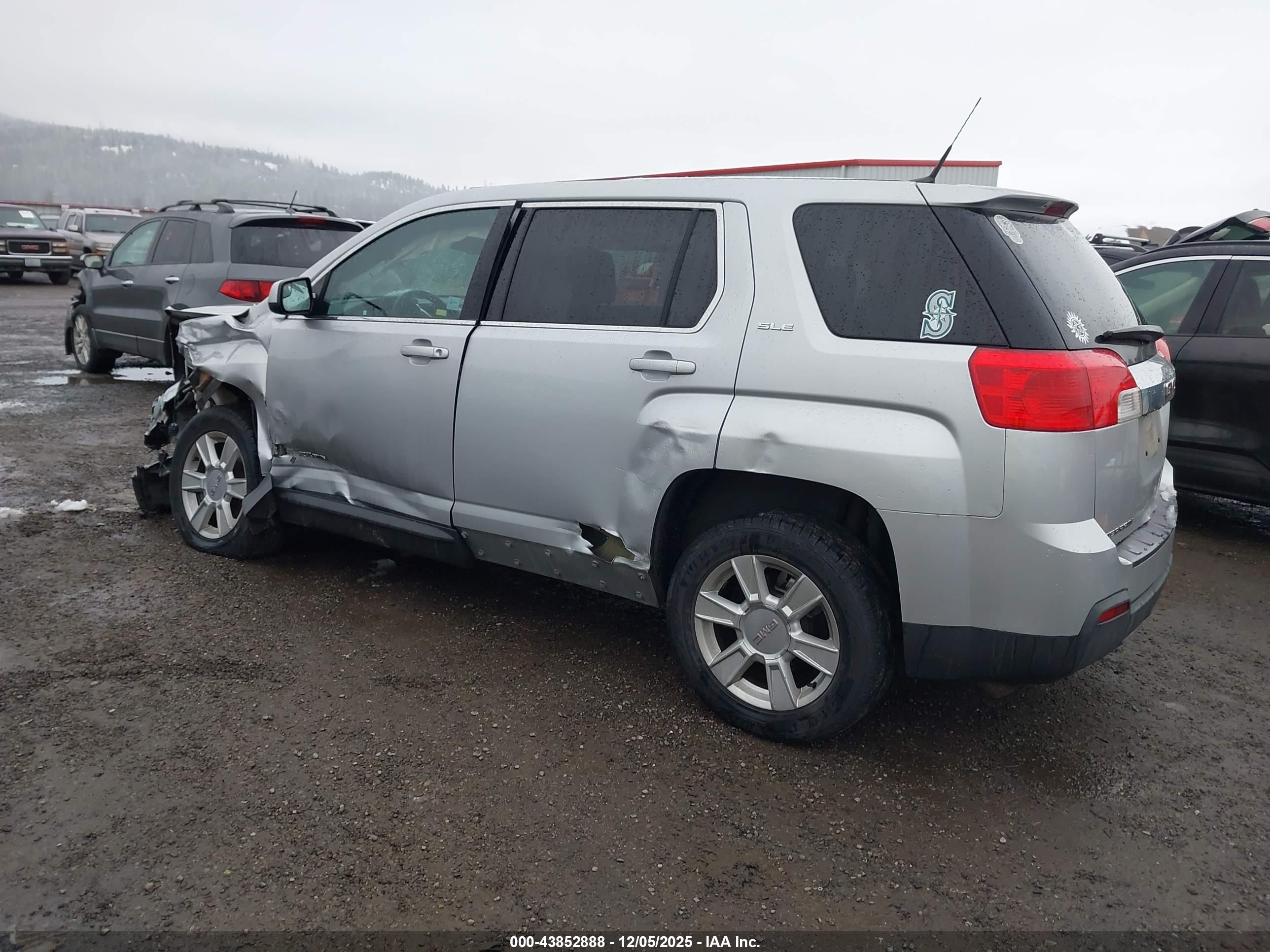 GMC TERRAIN image 3