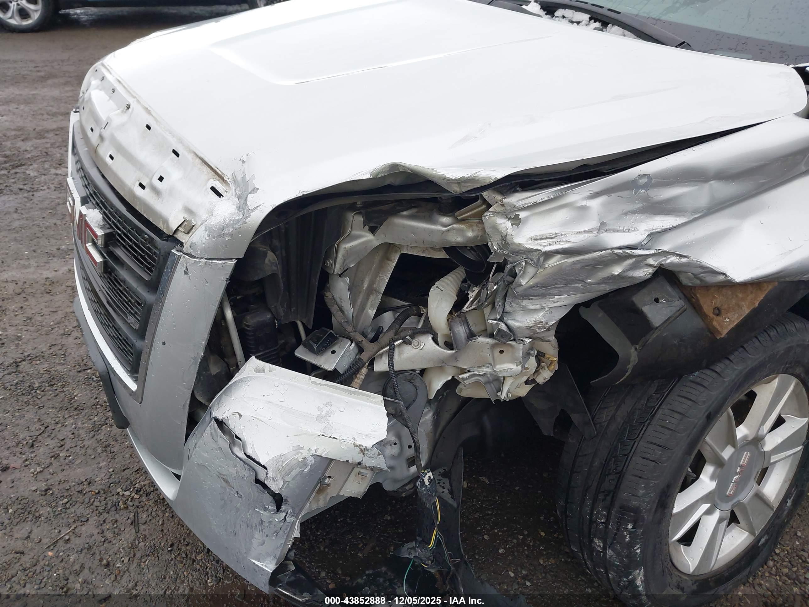 GMC TERRAIN image 6