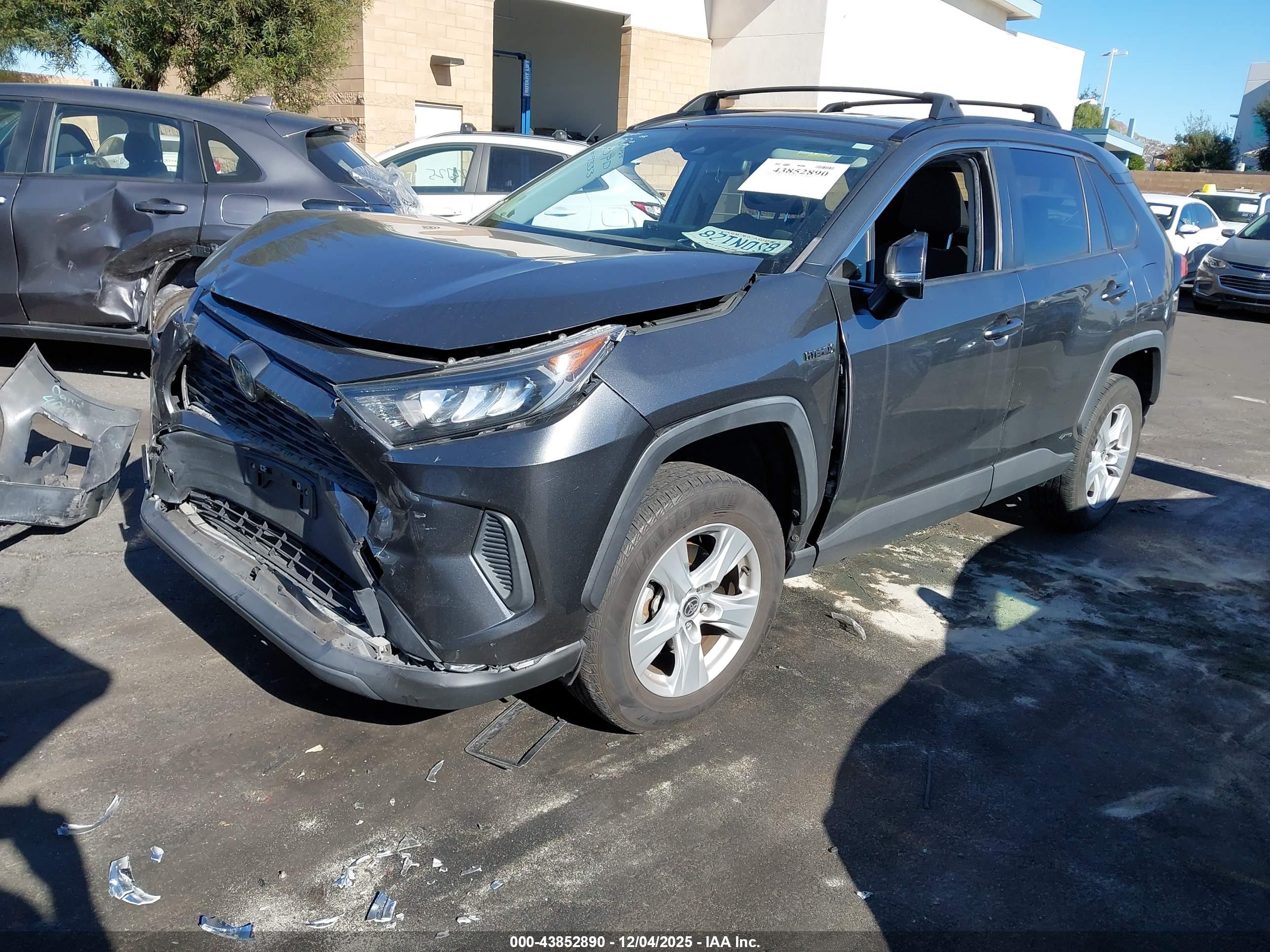 TOYOTA RAV4 image 2