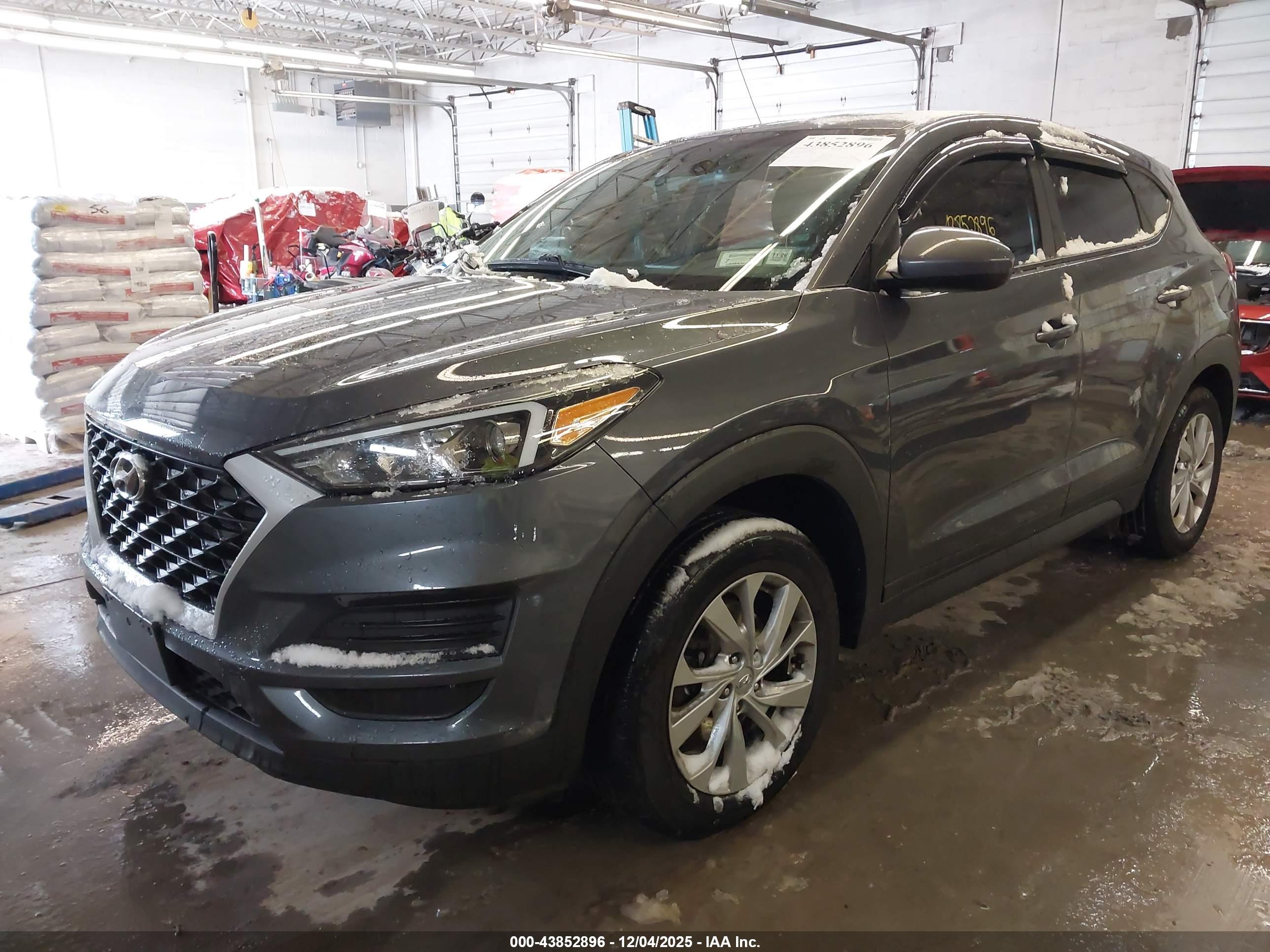 HYUNDAI TUCSON image 2