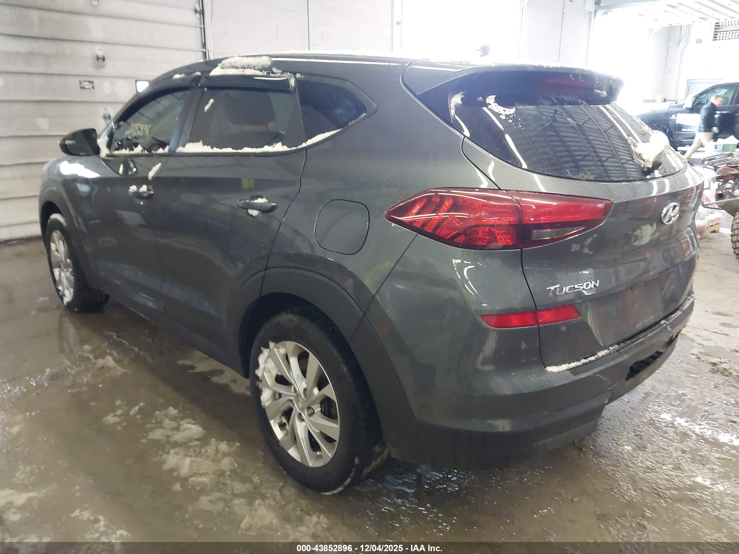 HYUNDAI TUCSON image 3