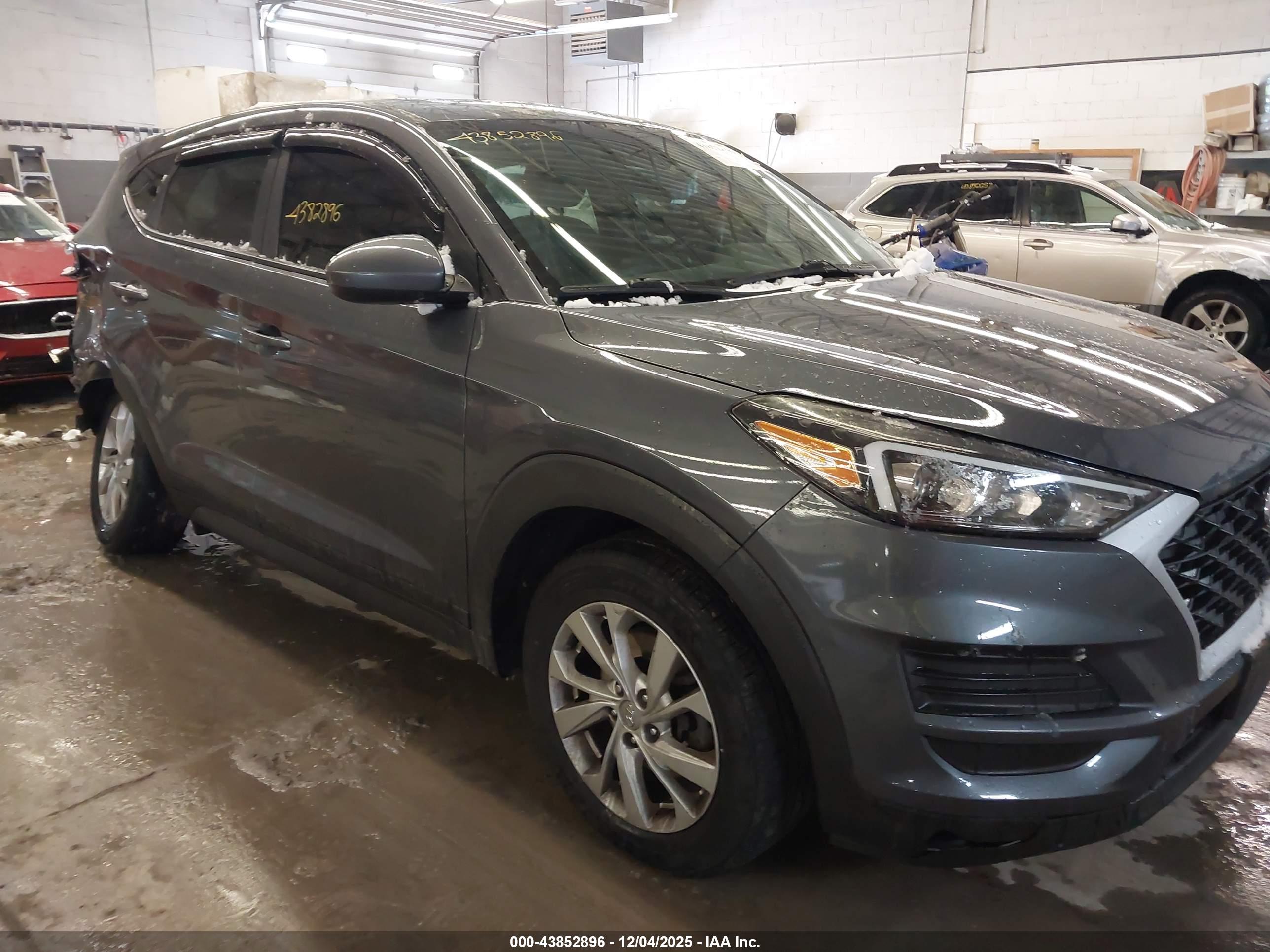 HYUNDAI TUCSON image 6