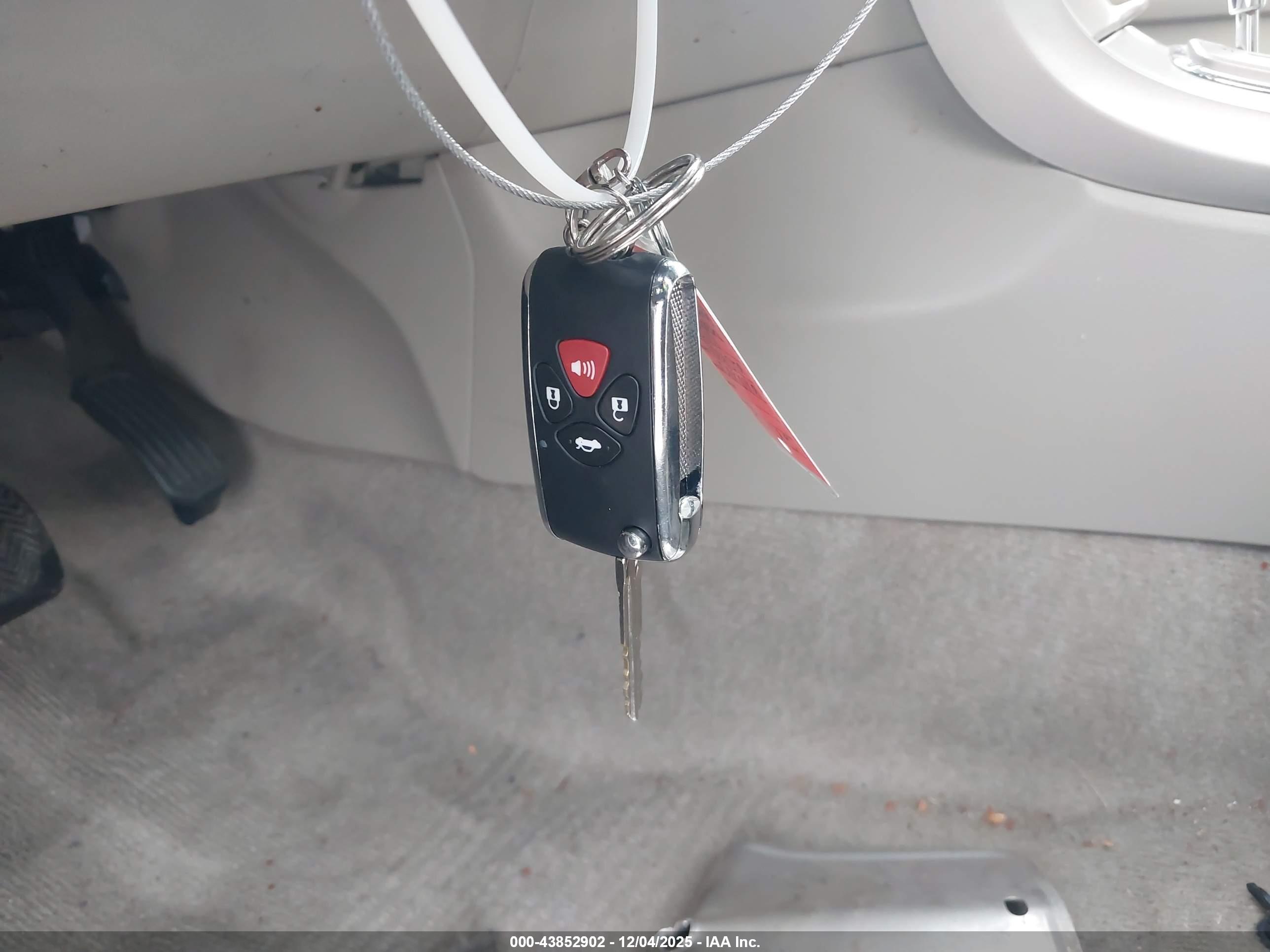 TOYOTA COROLLA image 11